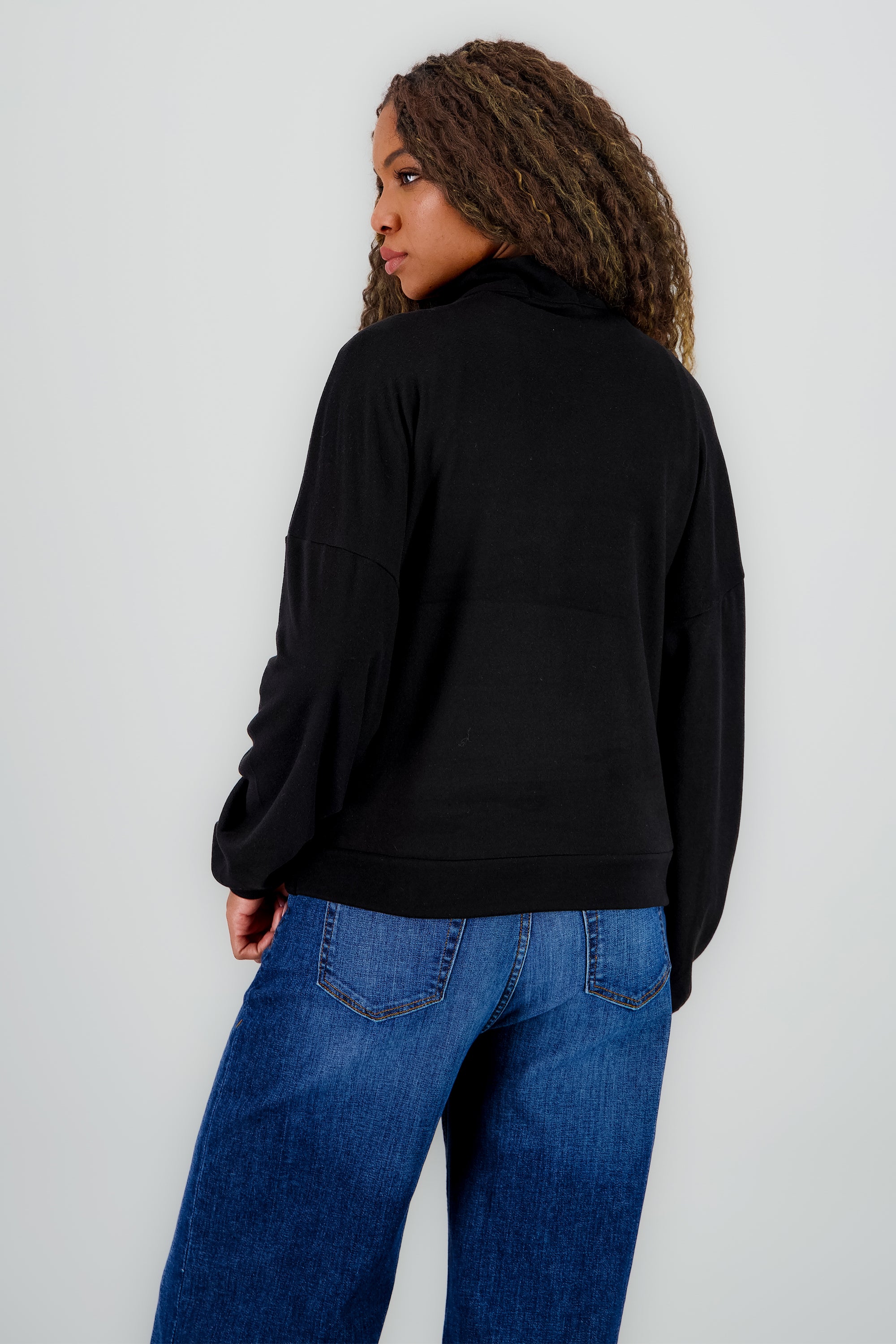 Sudadera detalle cierre bolsa canguro
