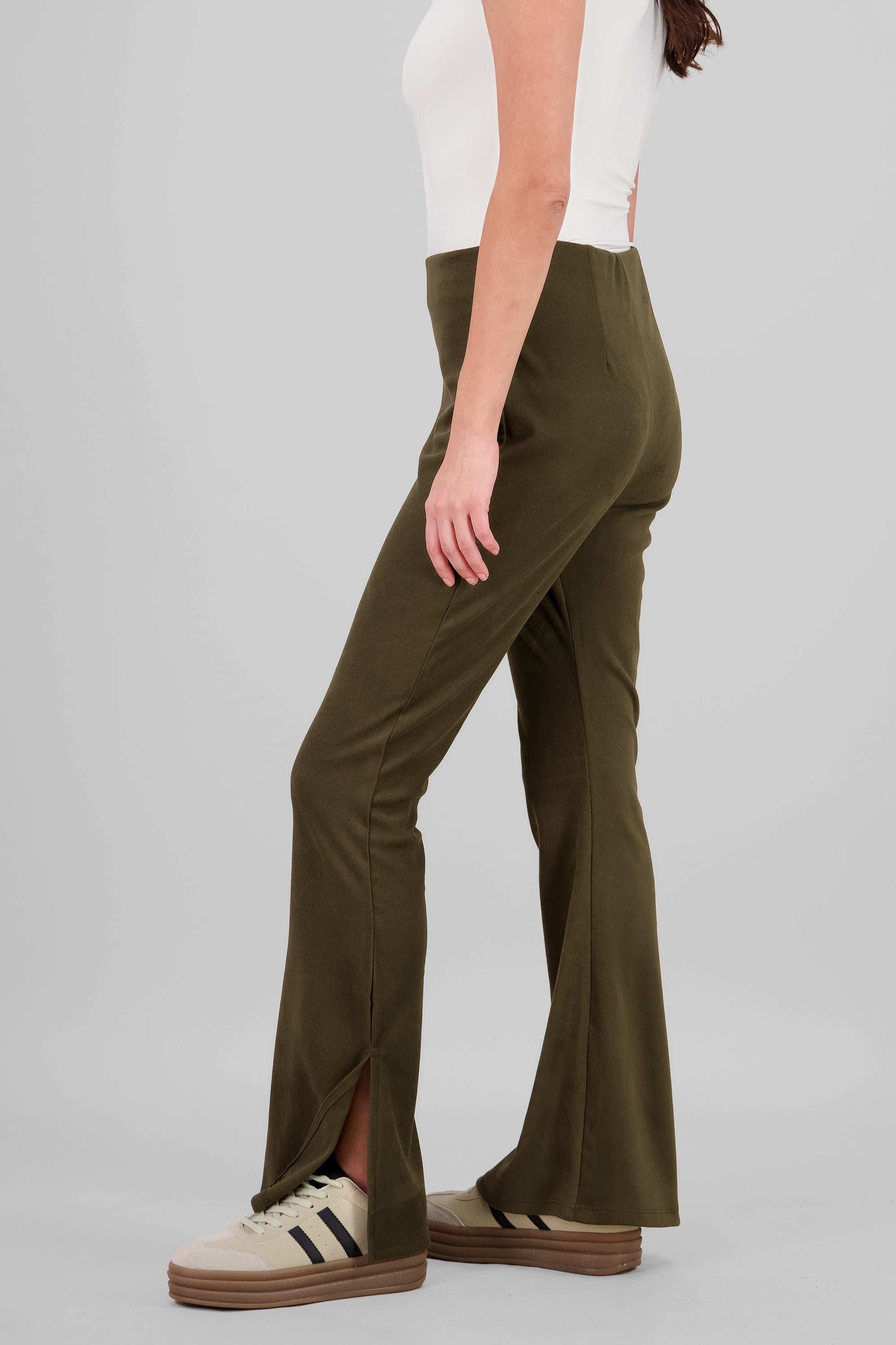 Pantalon flare tacto suave OLIVO