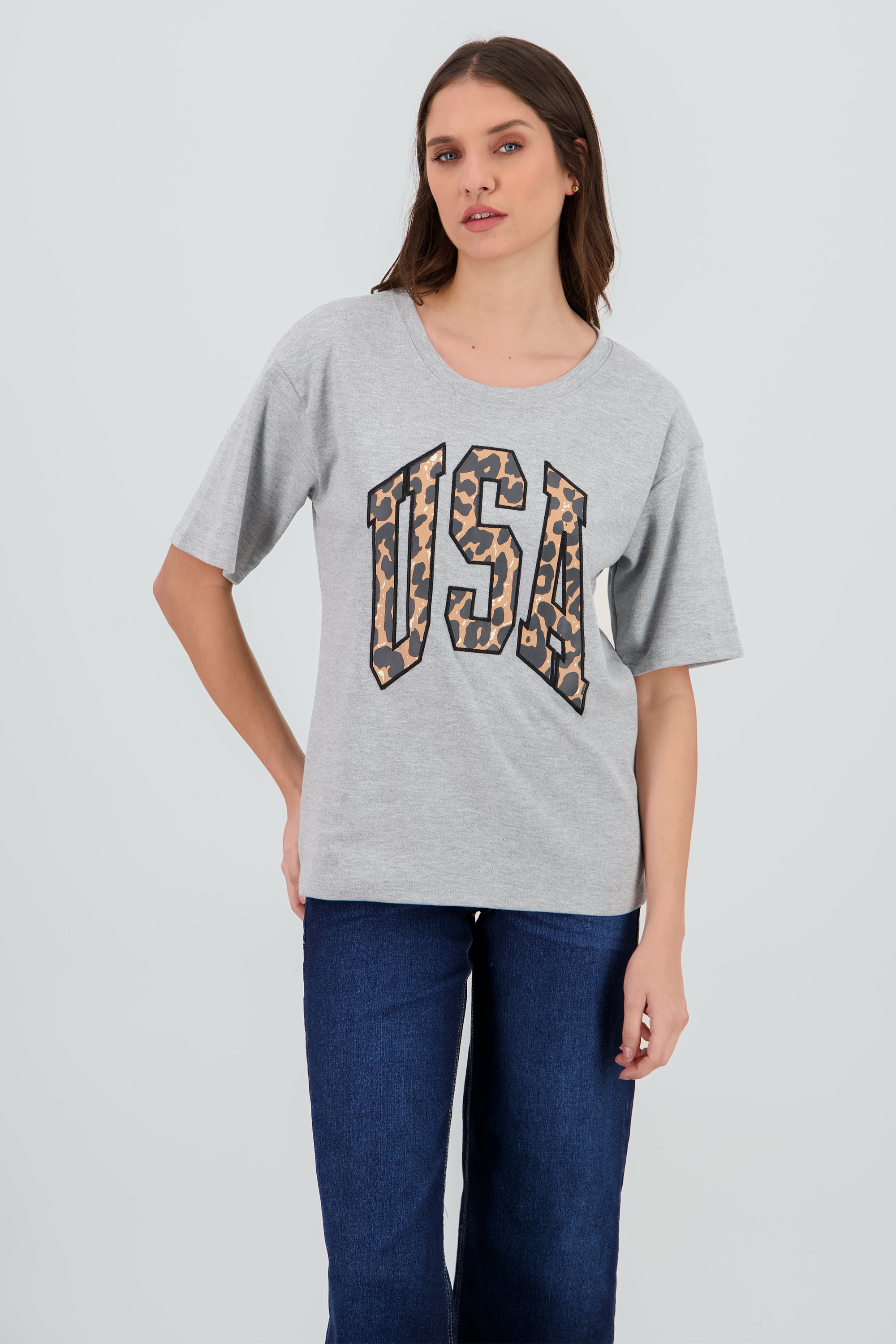 Playera manga corta parche animal print GRIS