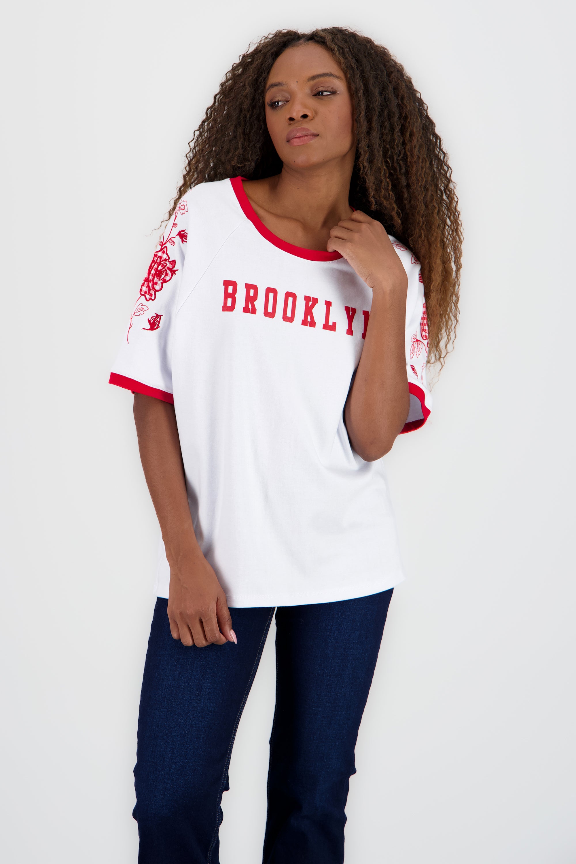 Playera oversized deportiva detalle bordados BLANCO