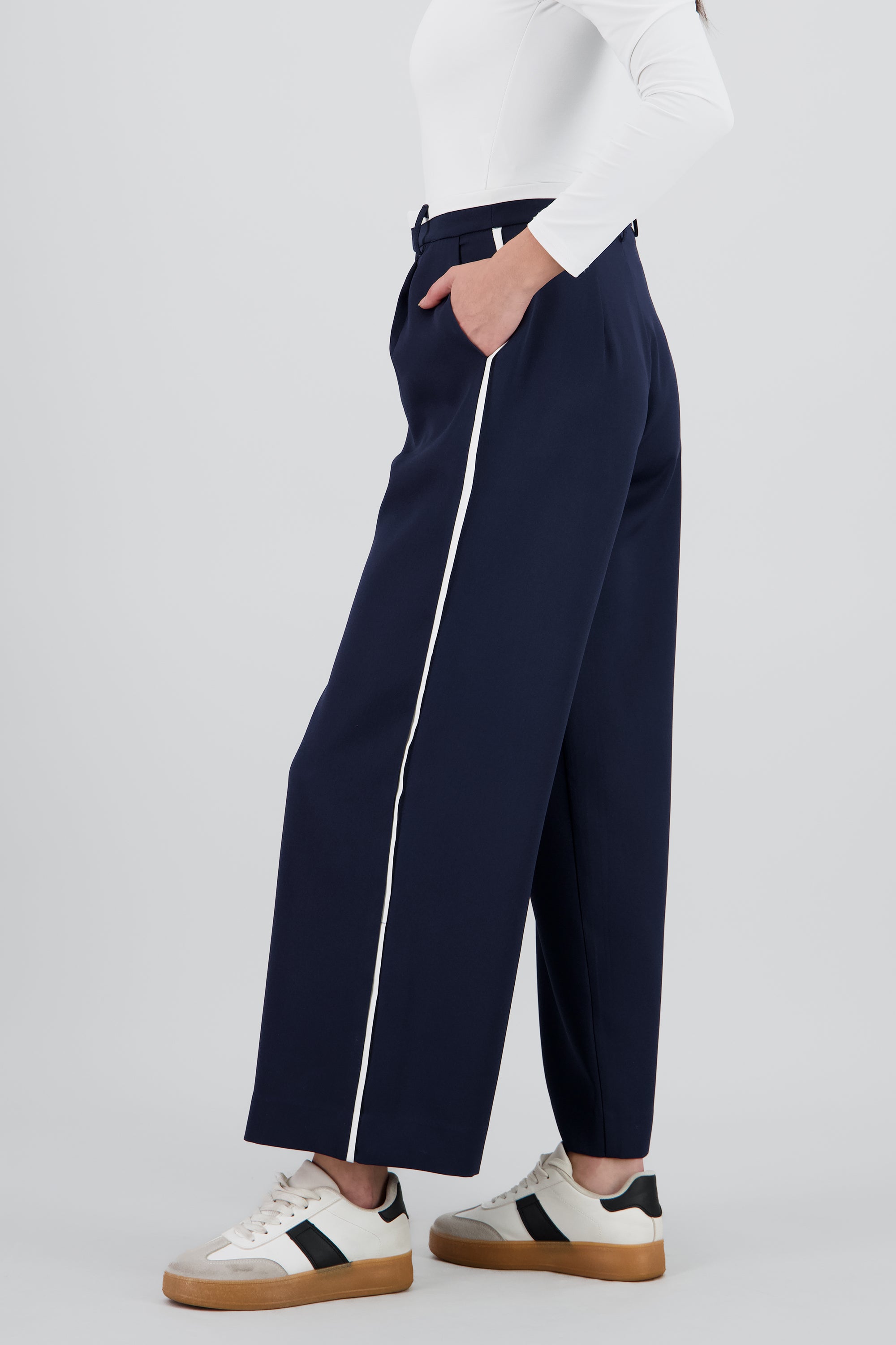 Pantalon recto detalle contraste MARINO