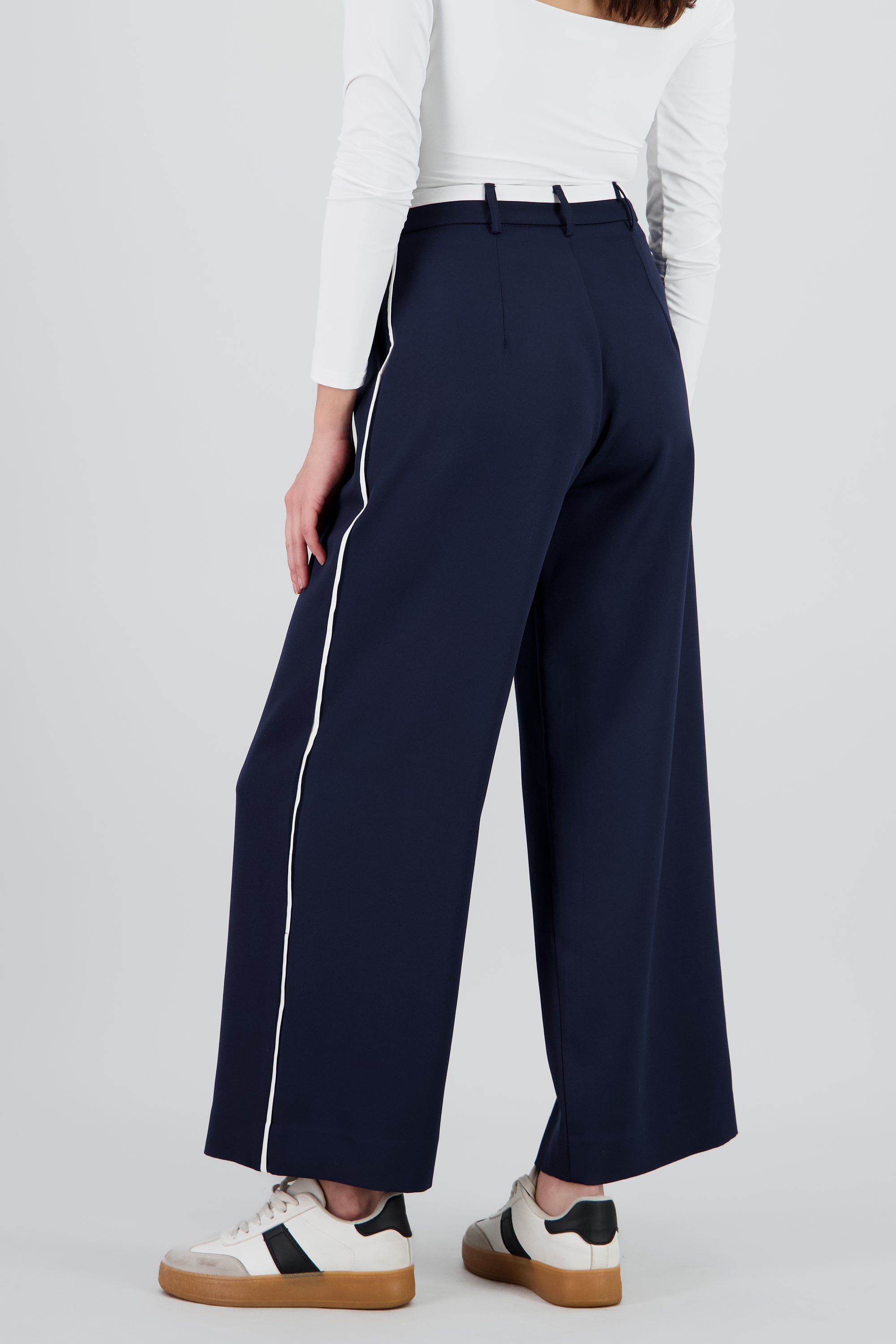 Pantalon recto detalle contraste MARINO
