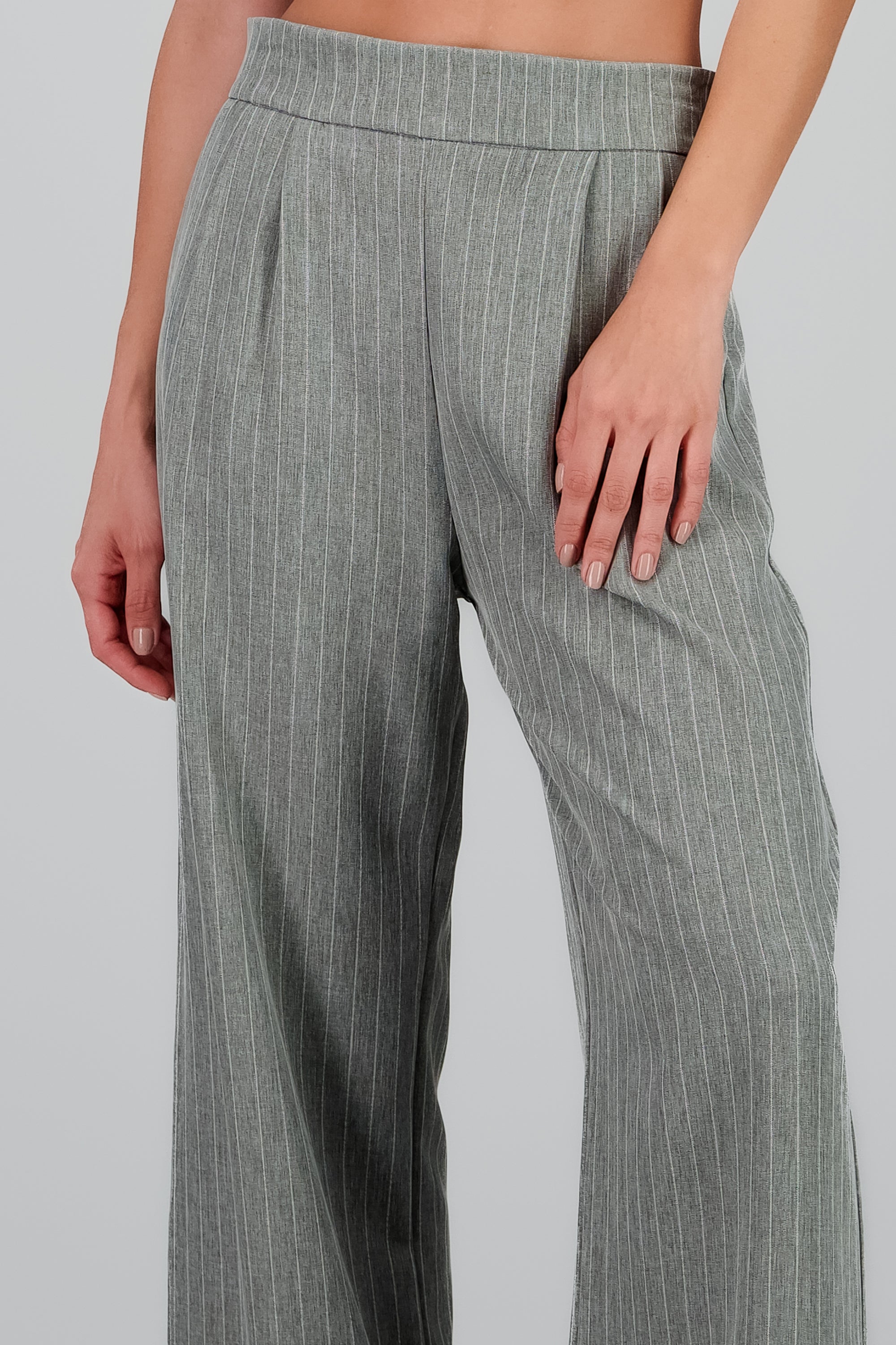 Pantalon recto detalle rayas GRIS