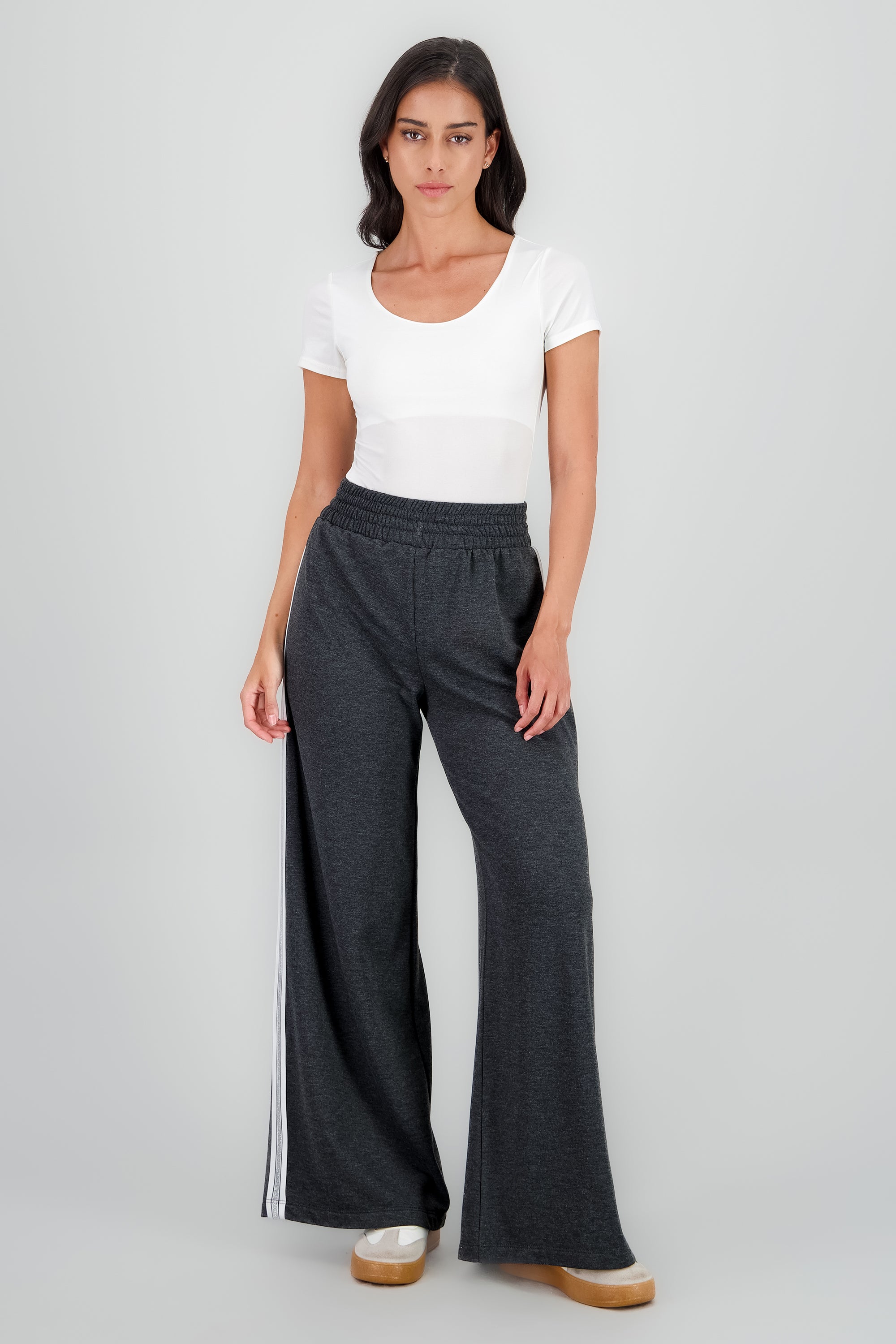 Pantalon wide leg resorte detalle rayas costado GRIS