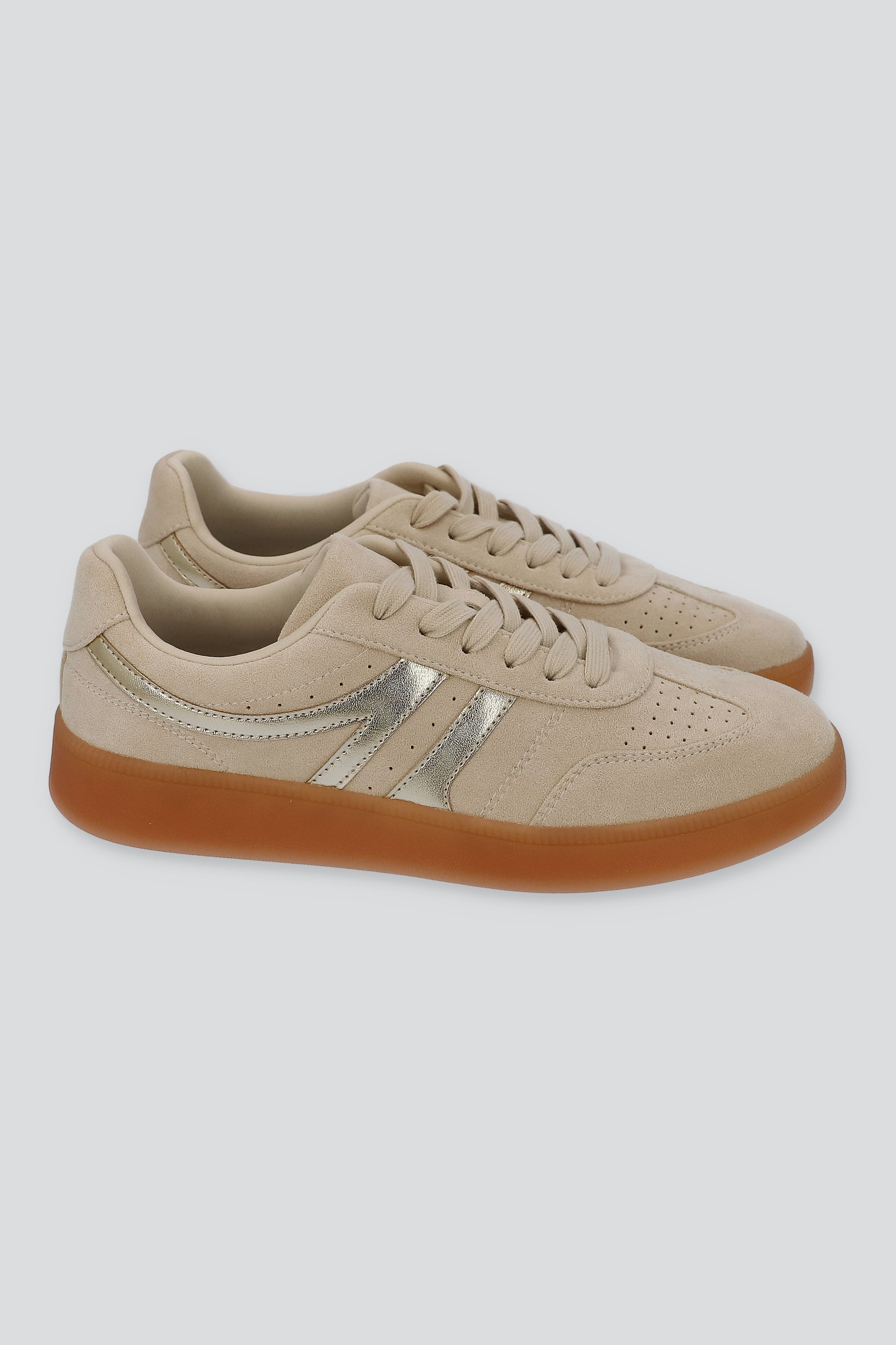 Tenis retro gamucina detalle metálico BEIGE