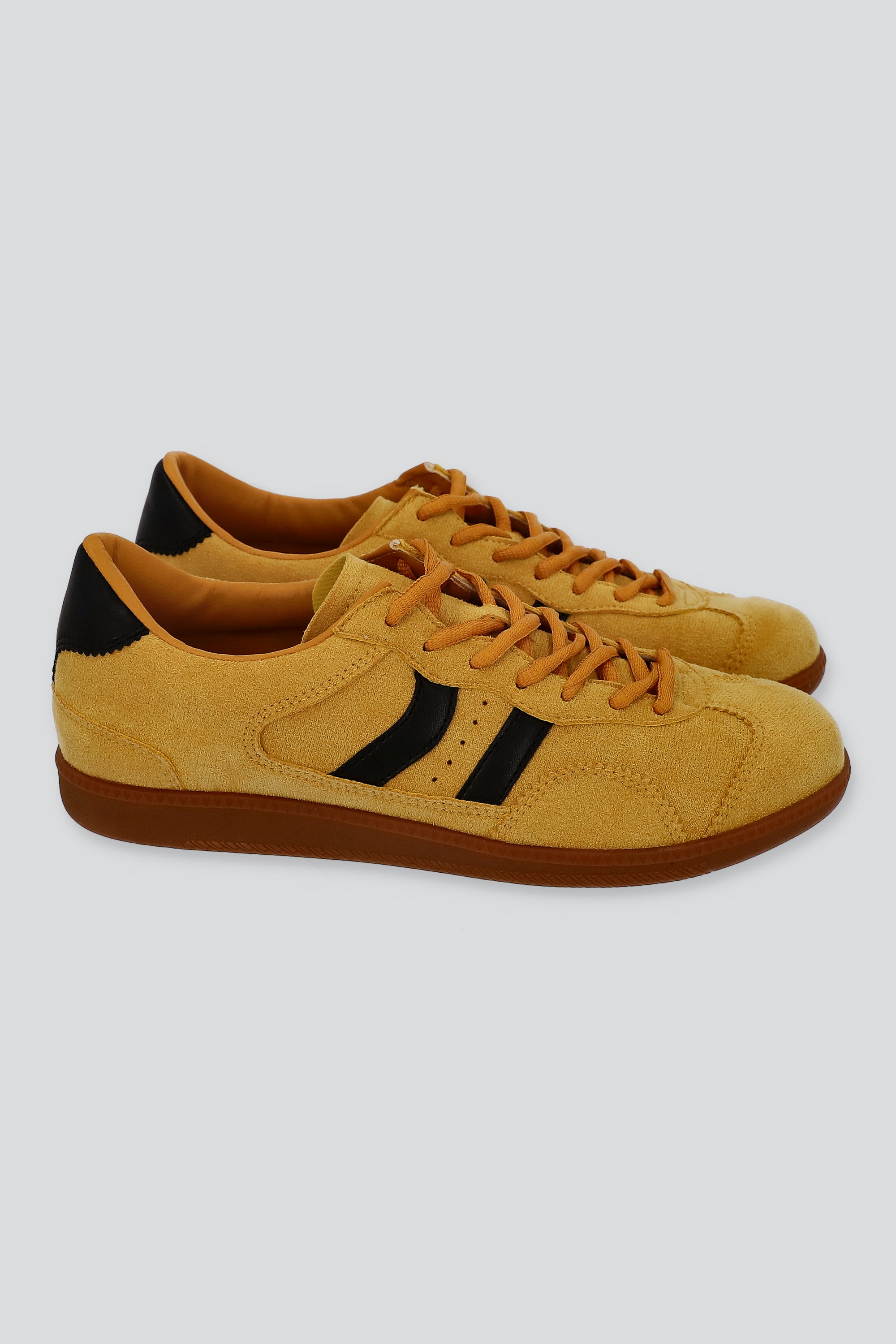 Tenis gamucina color rayas diagonal MOSTAZA