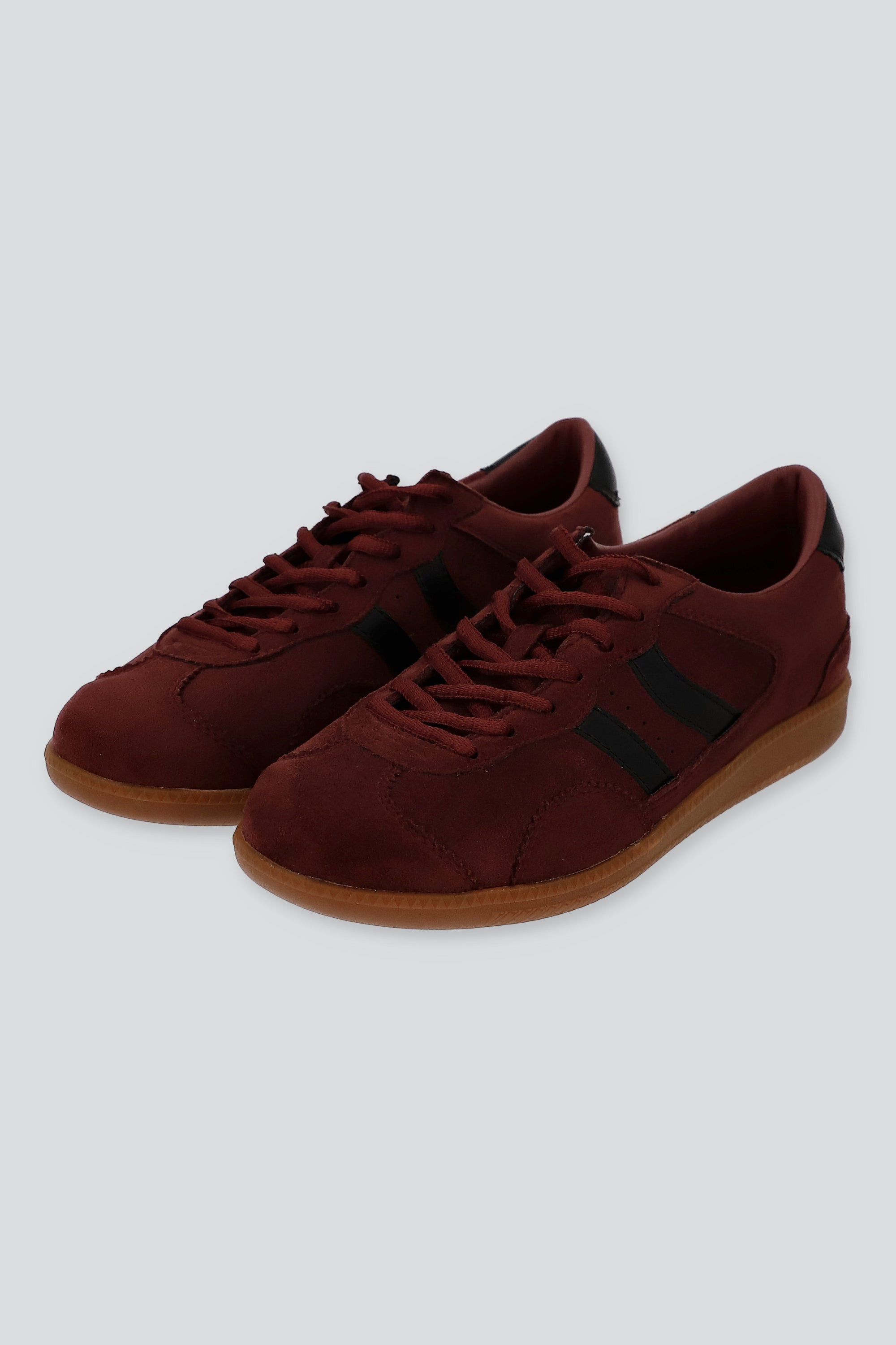 Tenis gamucina color rayas diagonal VINO