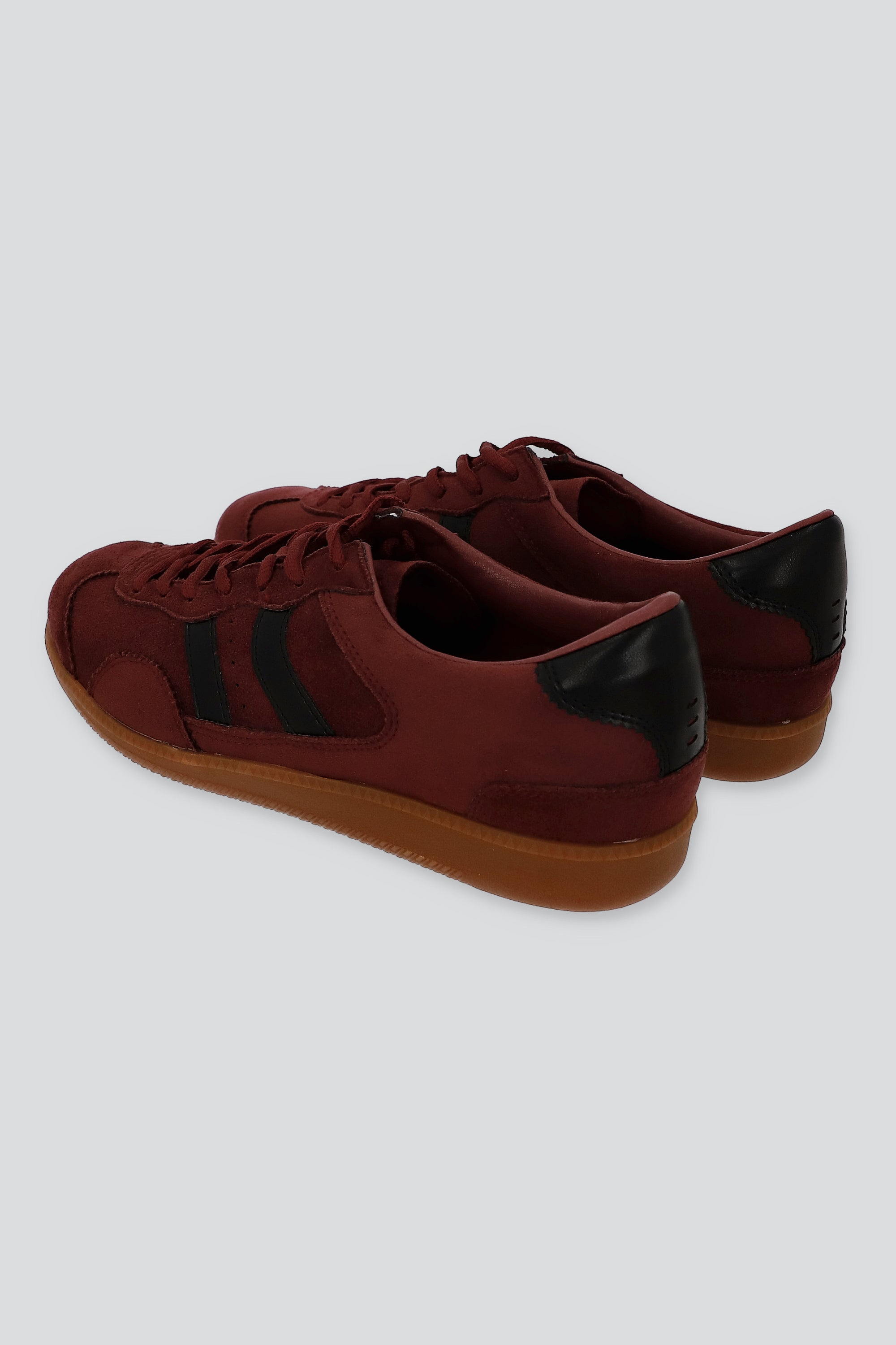 Tenis gamucina color rayas diagonal VINO