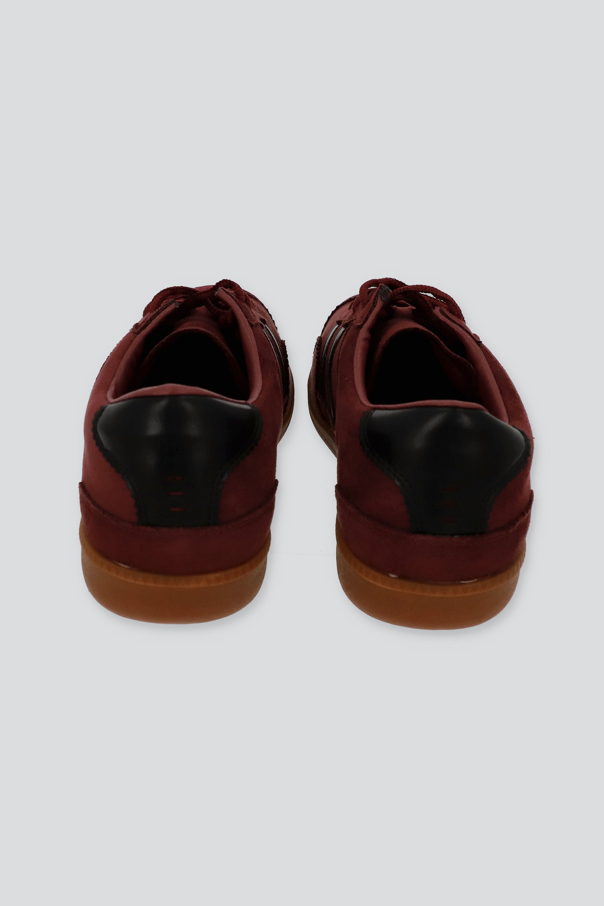 Tenis gamucina color rayas diagonal VINO