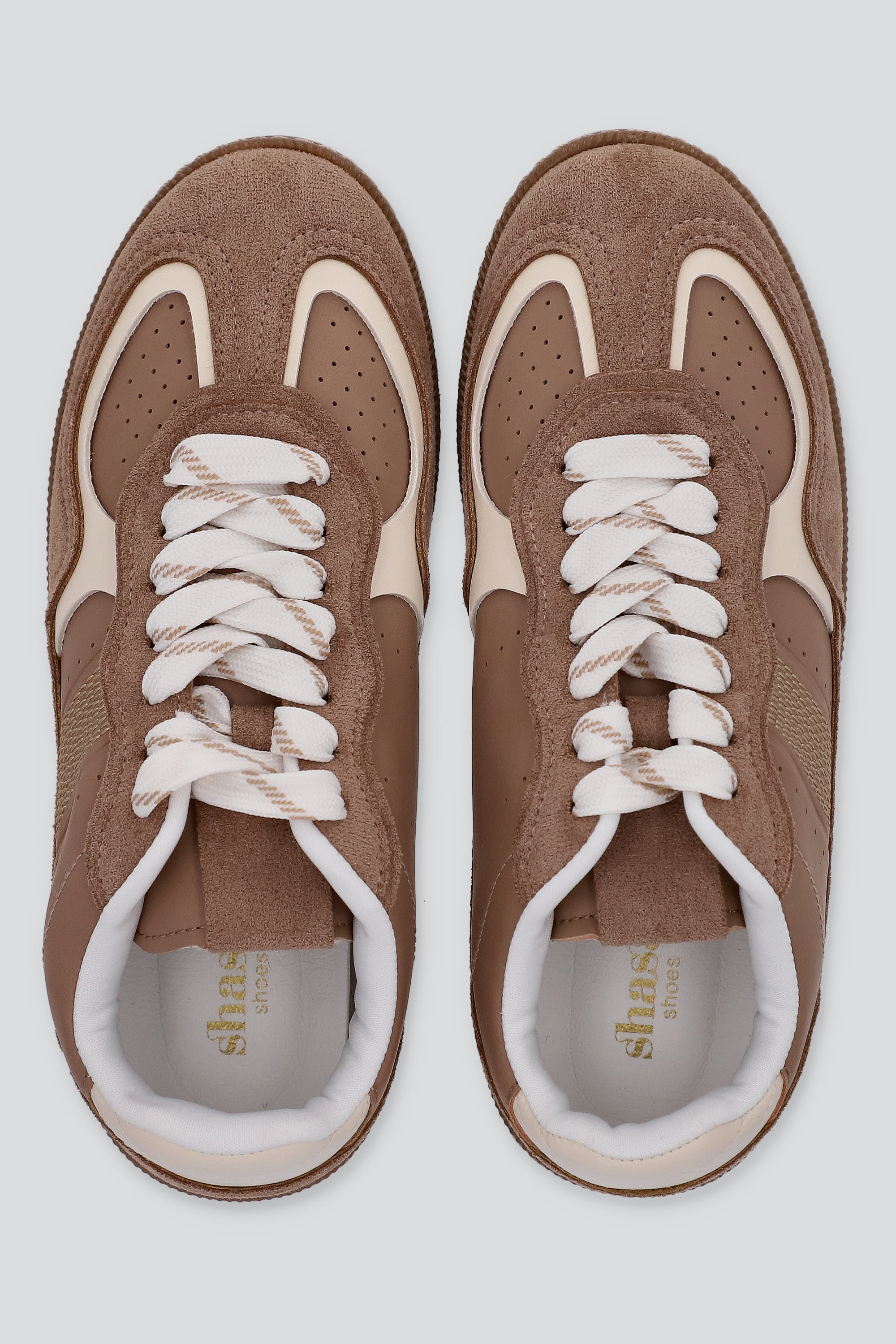 Tenis sencillos texturas contrastes TAUPE