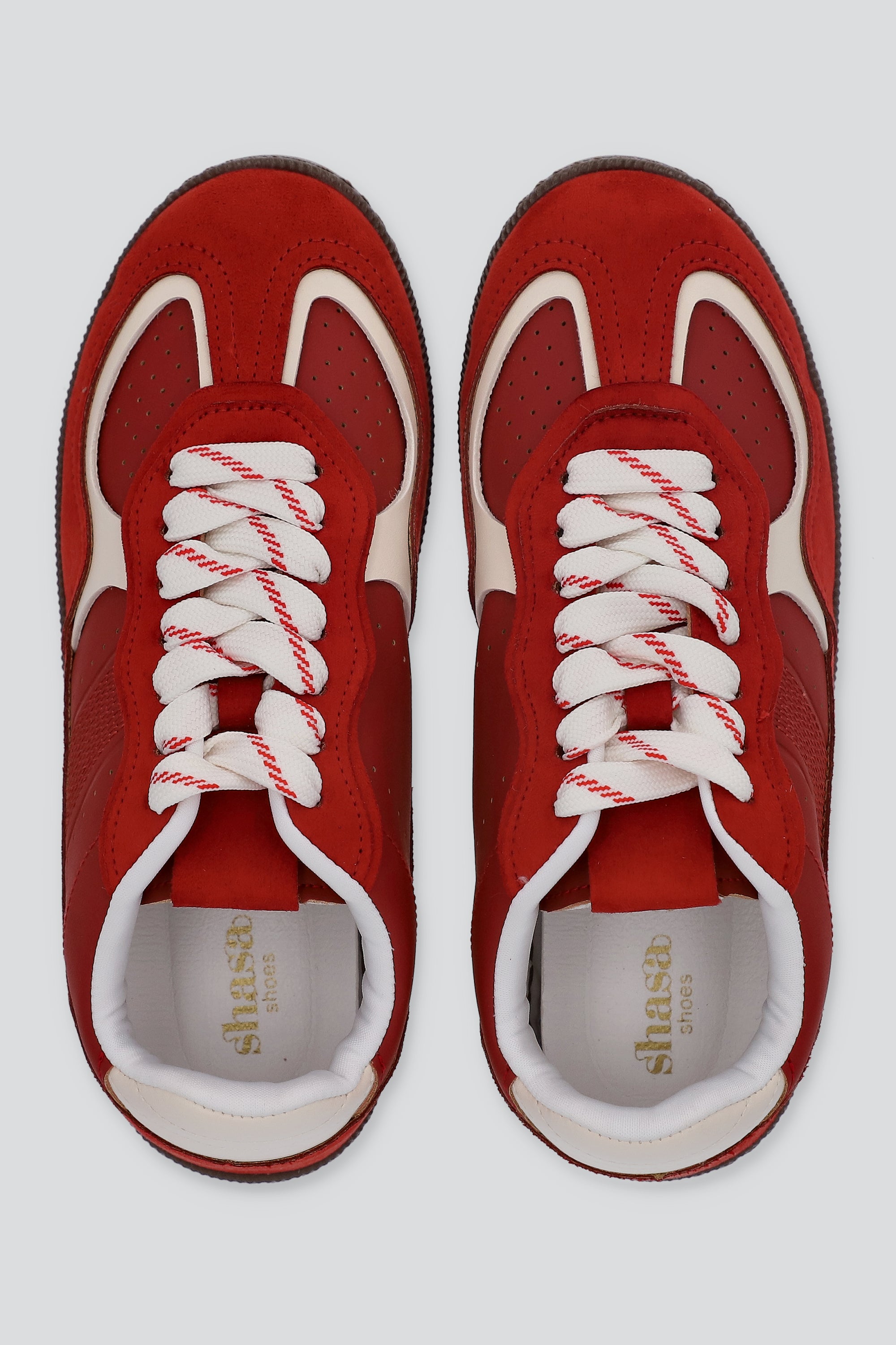 Tenis sencillos texturas contrastes ROJO