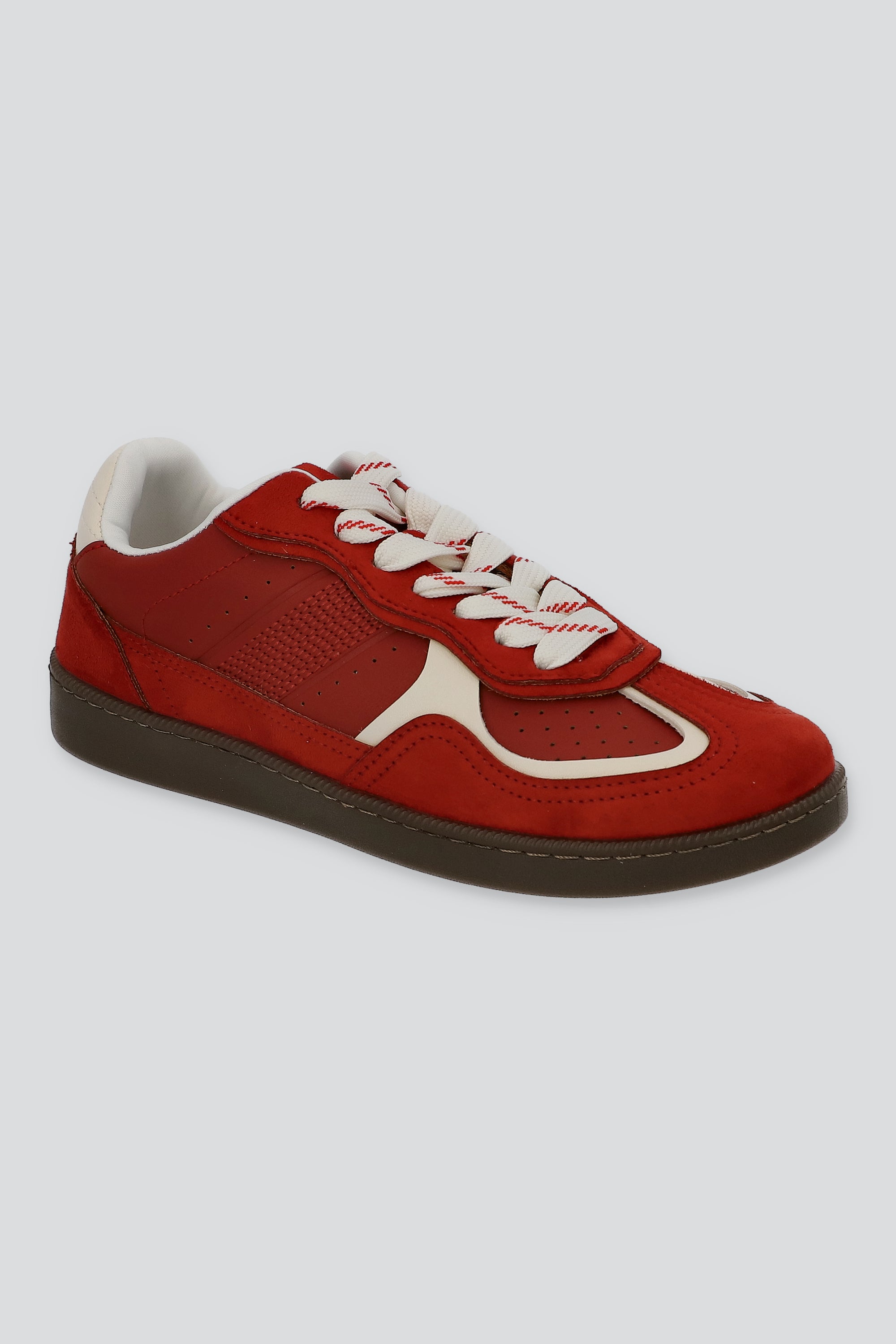 Tenis sencillos texturas contrastes ROJO