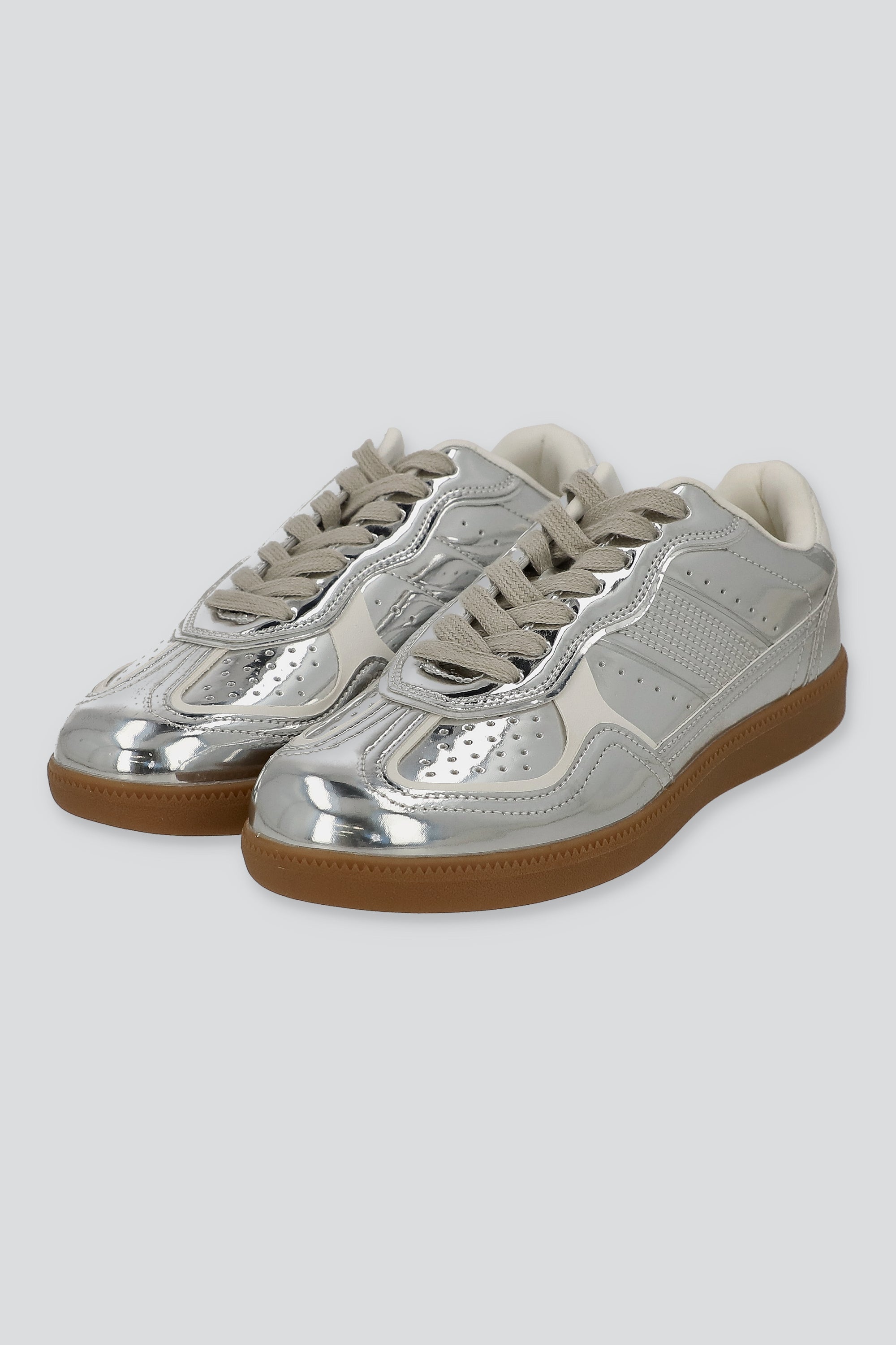 Tenis texturas cortes contrastes materiales PLATA