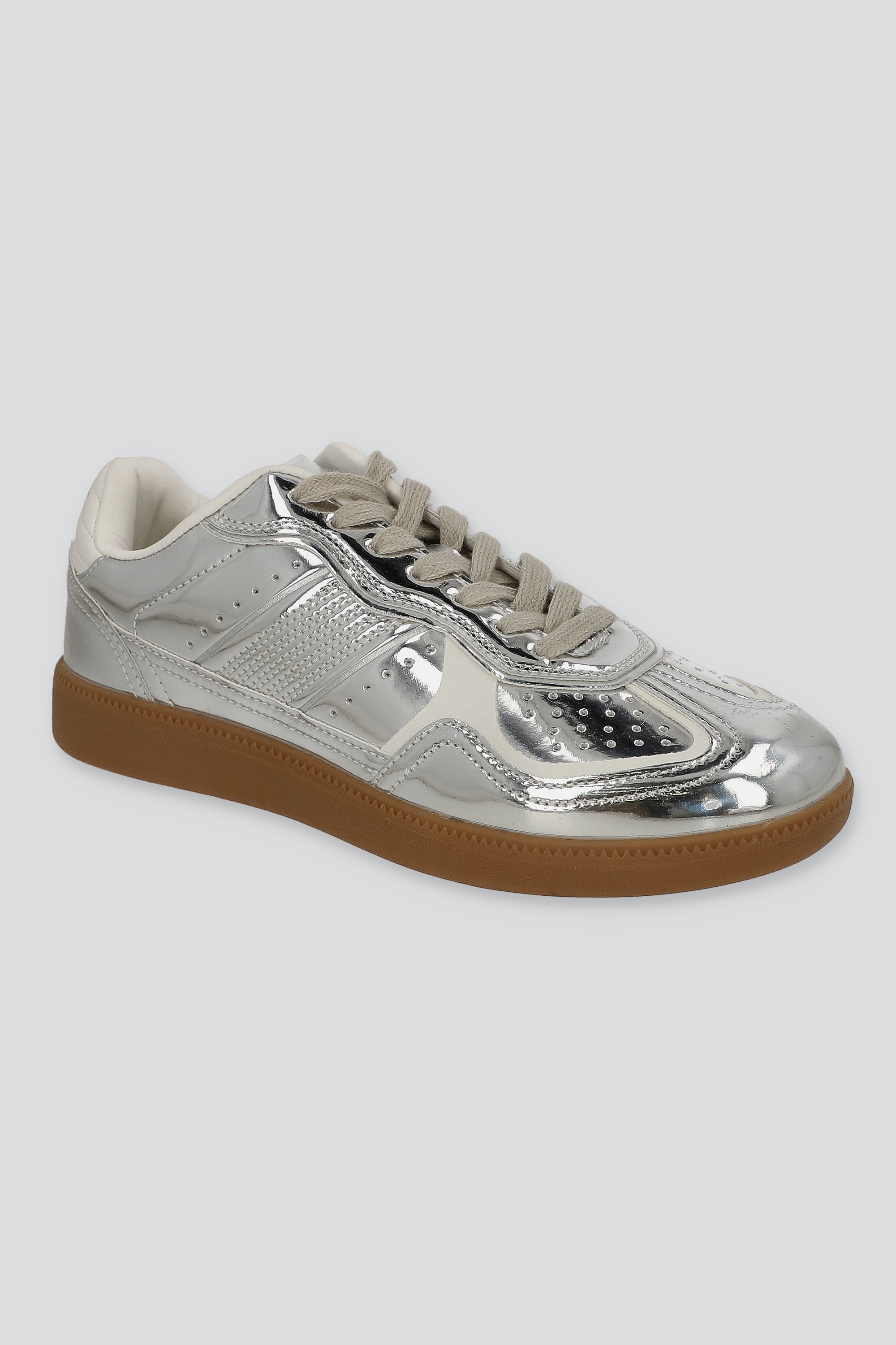 Tenis texturas cortes contrastes materiales PLATA