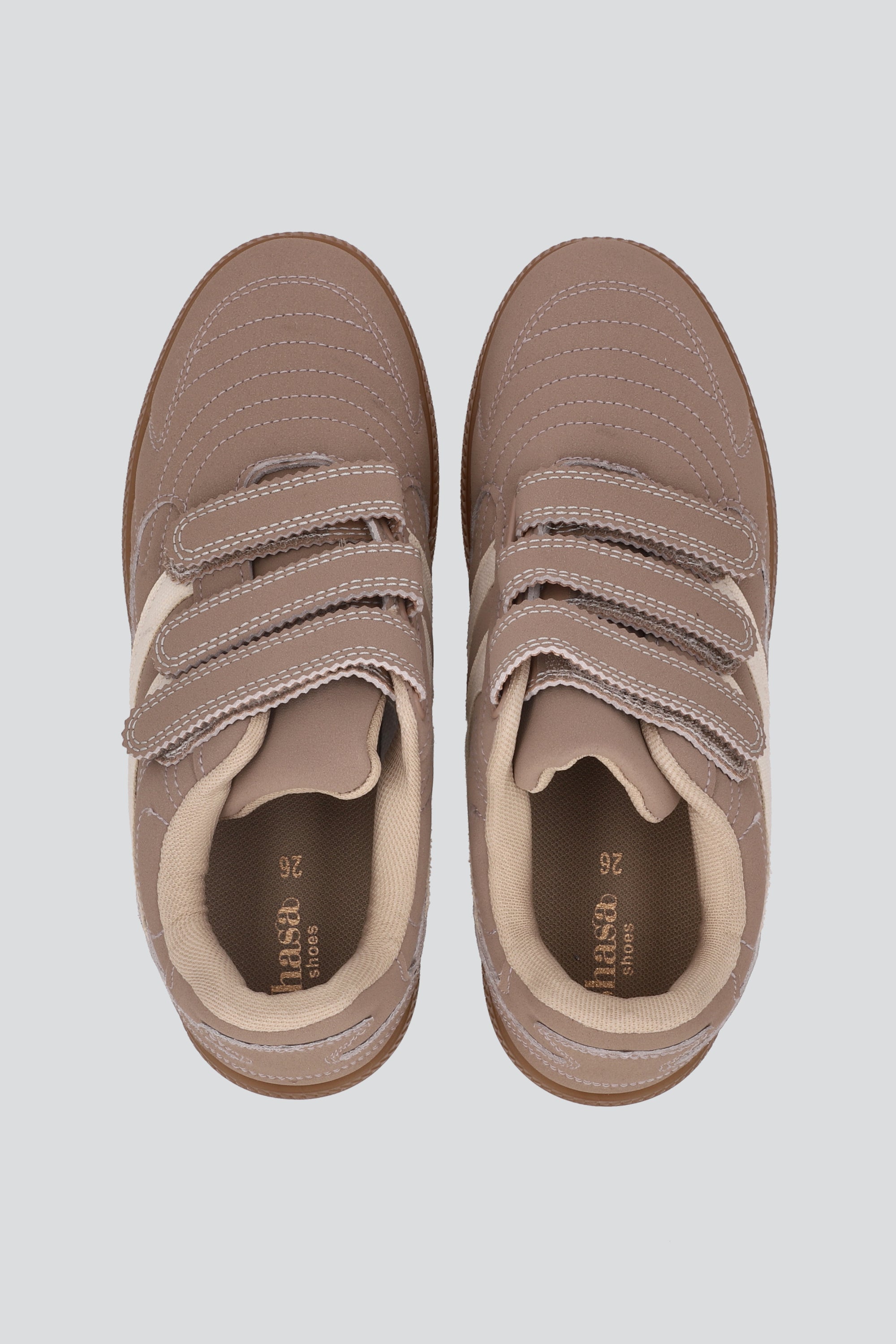 TENIS TIRA VELCHRO TAUPE