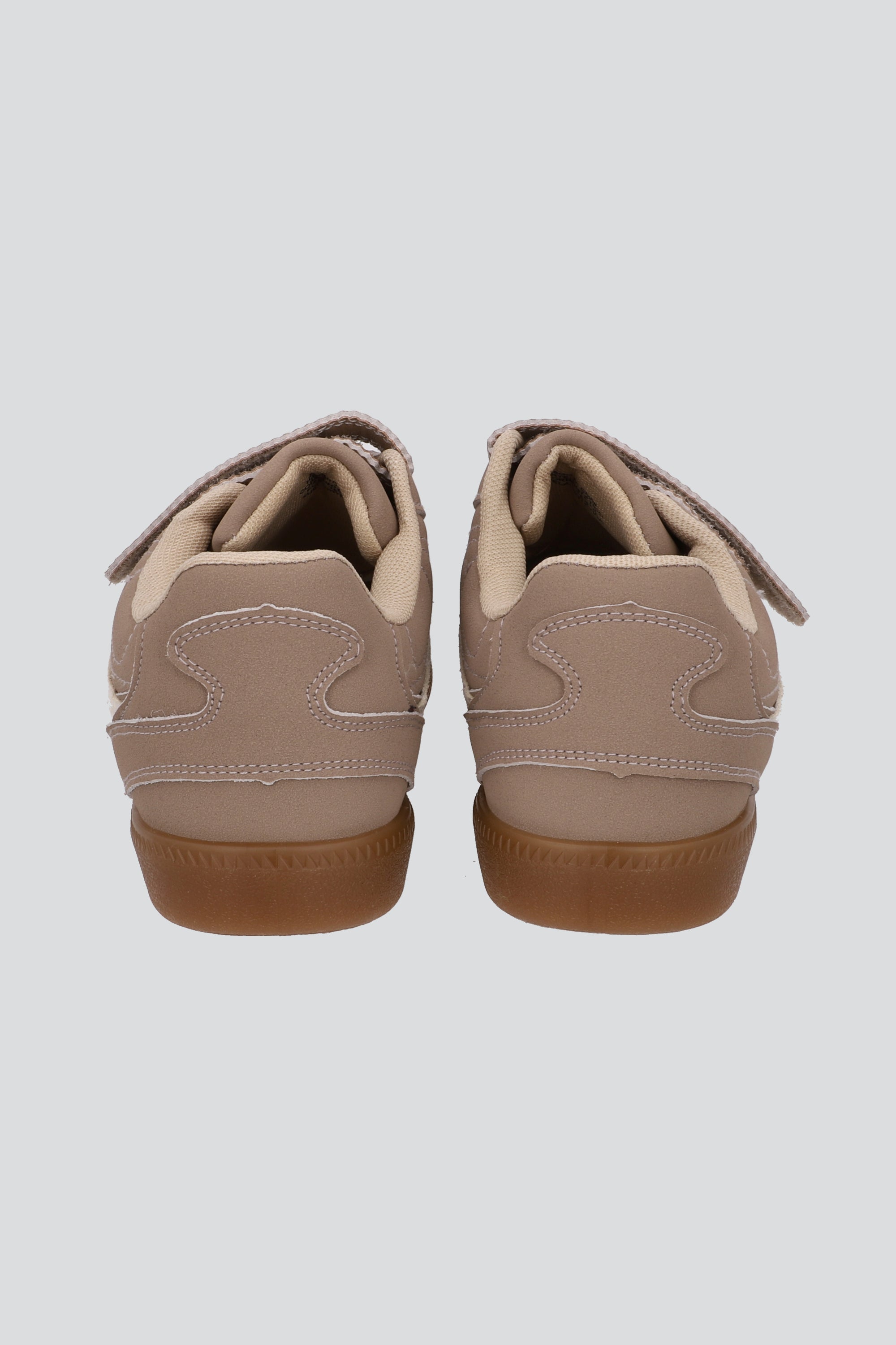 TENIS TIRA VELCHRO TAUPE