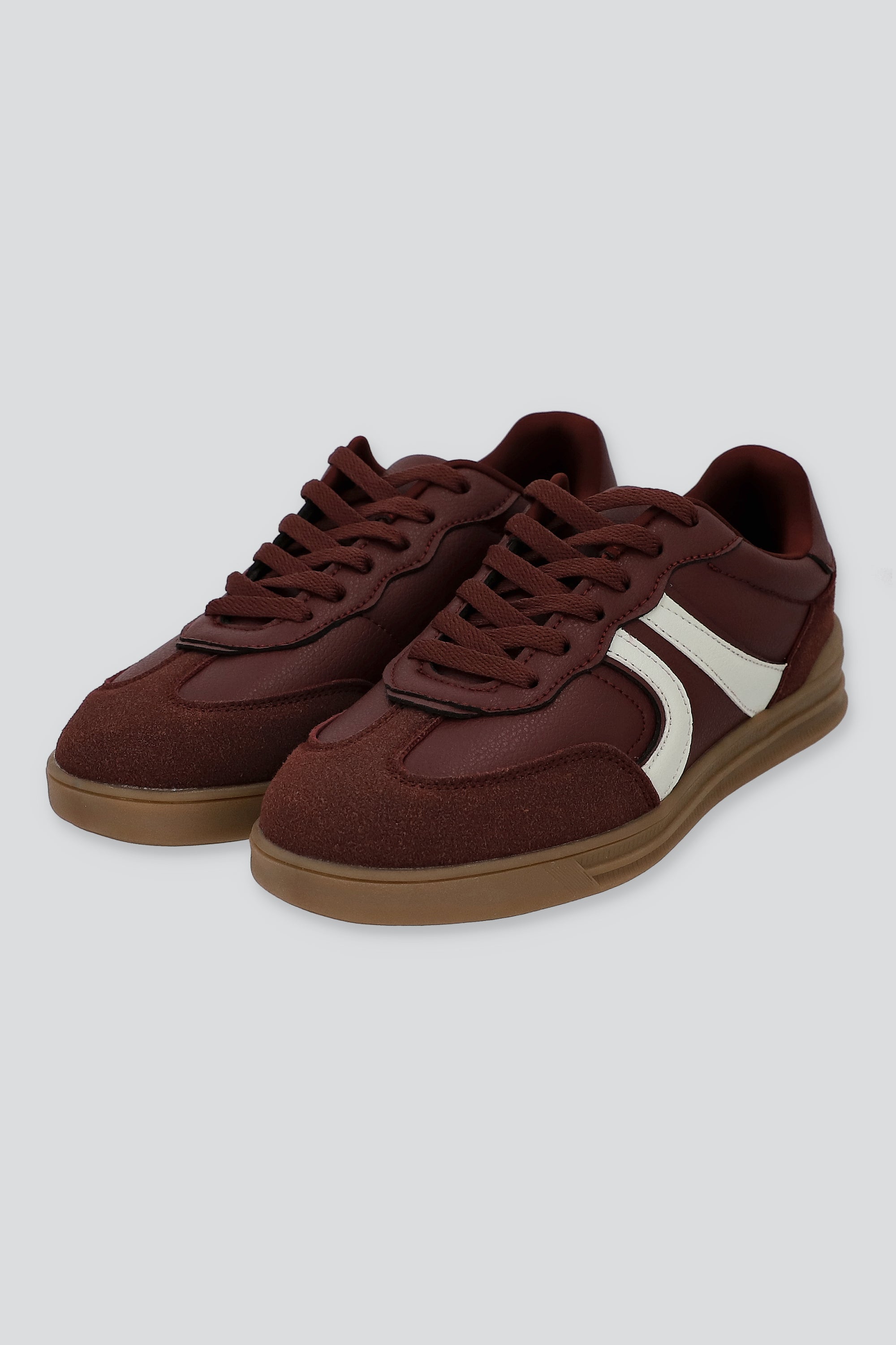 Tenis casual contraste materiales lineas VINO