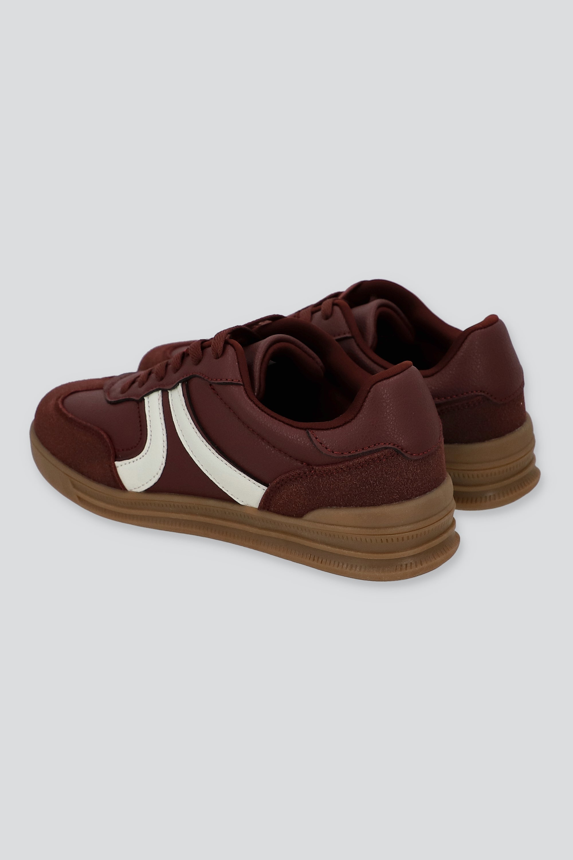 Tenis casual contraste materiales lineas VINO