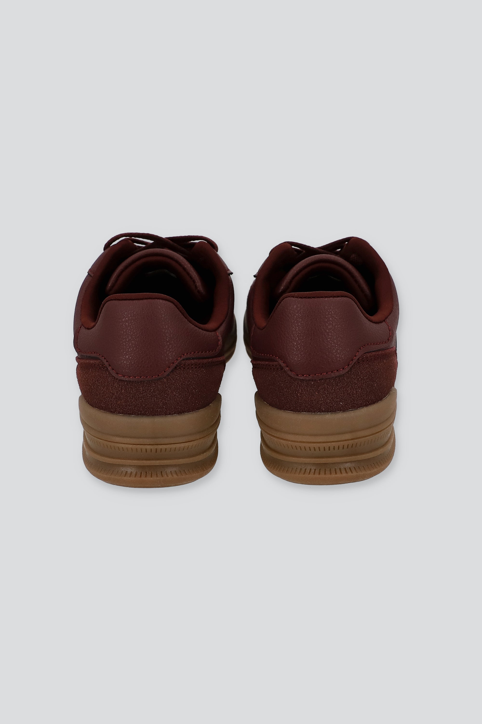 Tenis casual contraste materiales lineas VINO