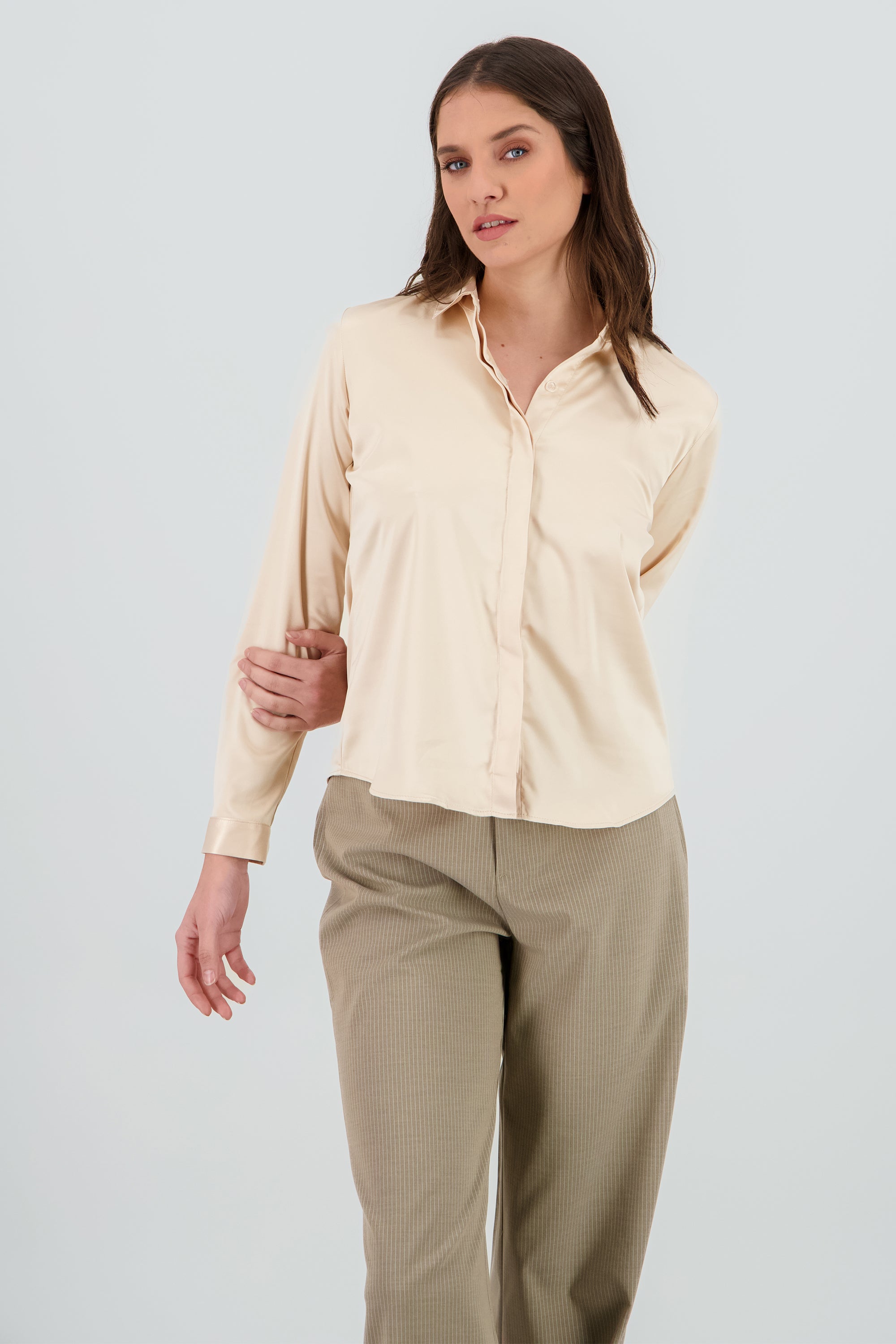 Camisa manga larga cuello detalle satinado KHAKI