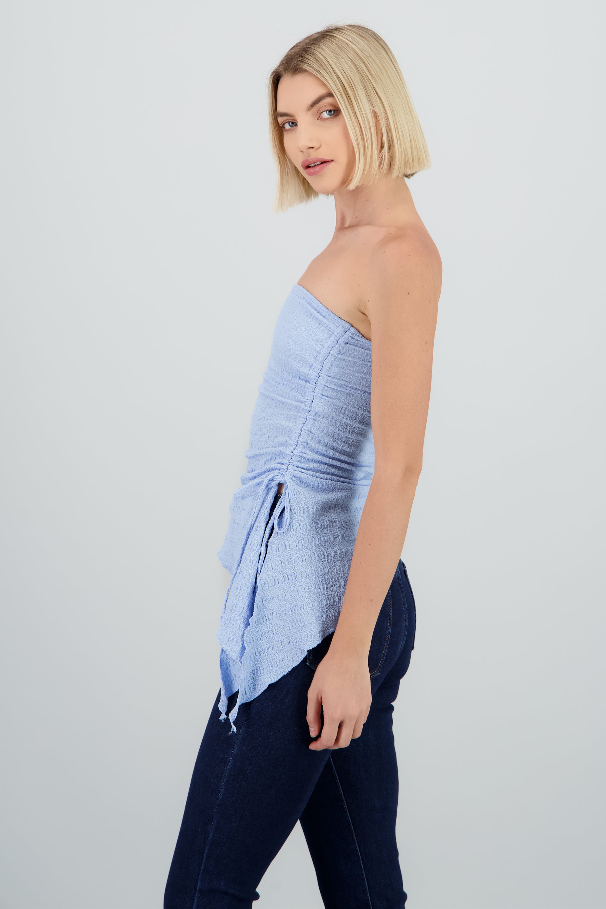 Top asimetrico con textura AZUL CIELO