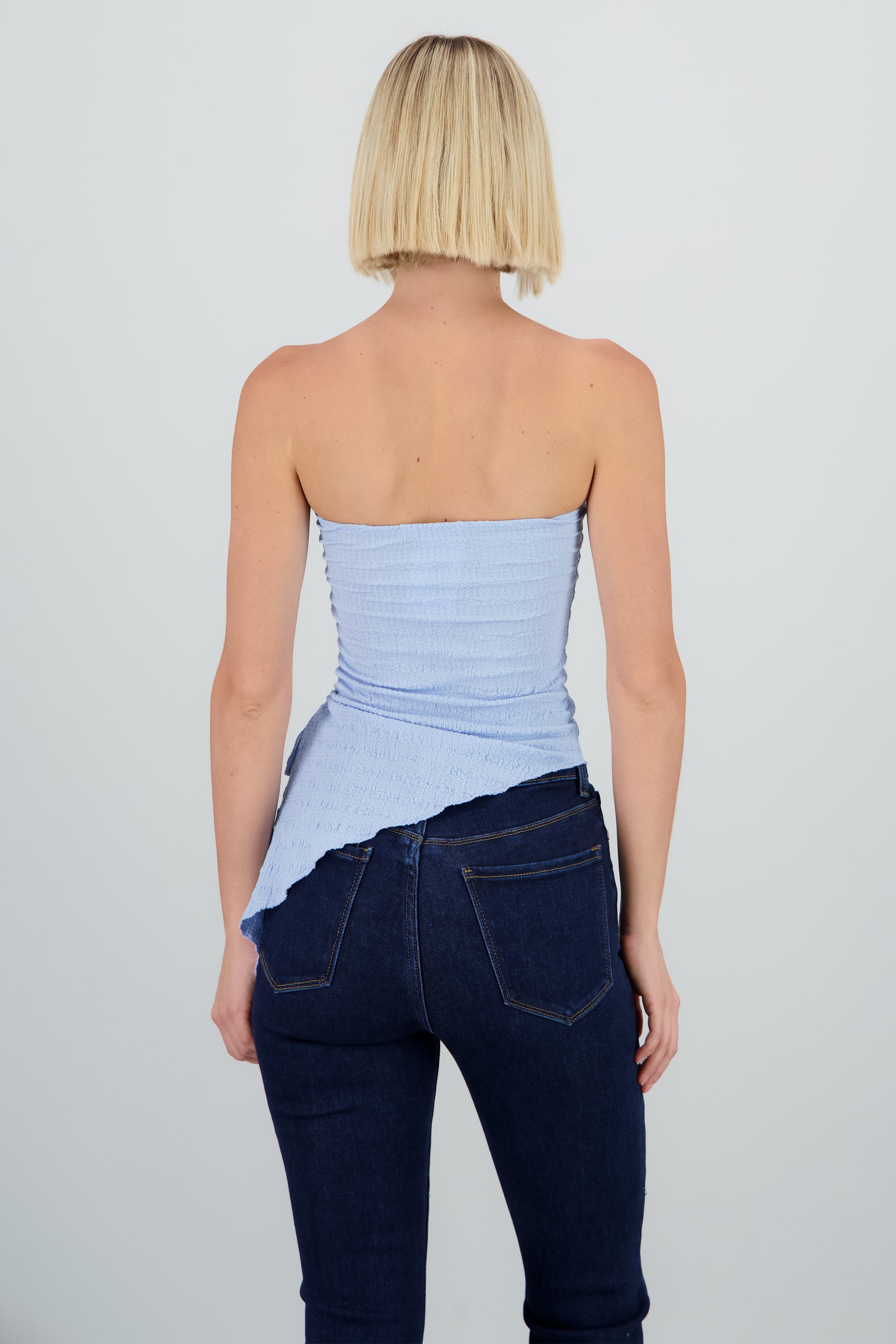 Top asimetrico con textura AZUL CIELO