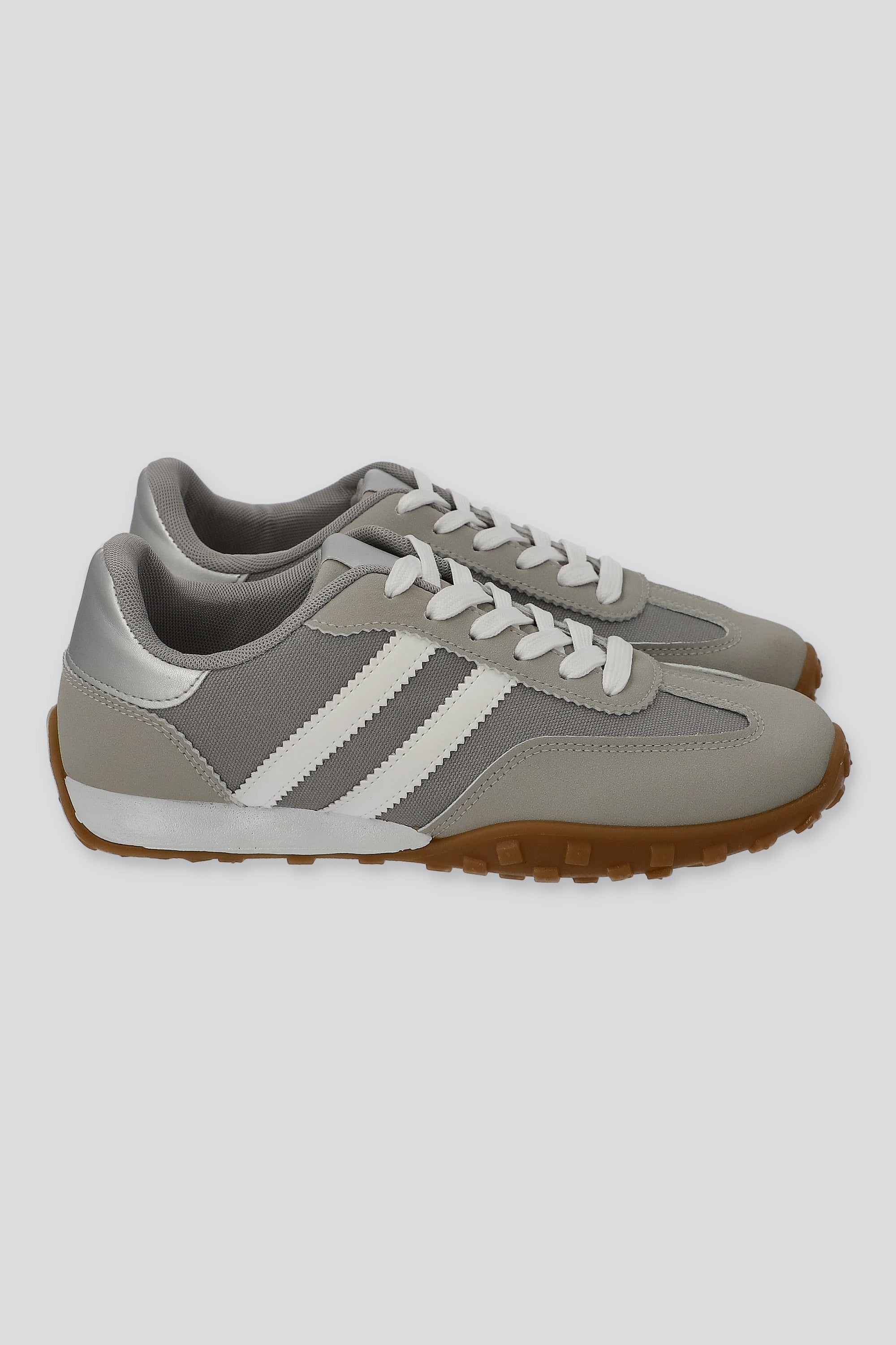 Tenis casual lineas impermeable GRIS