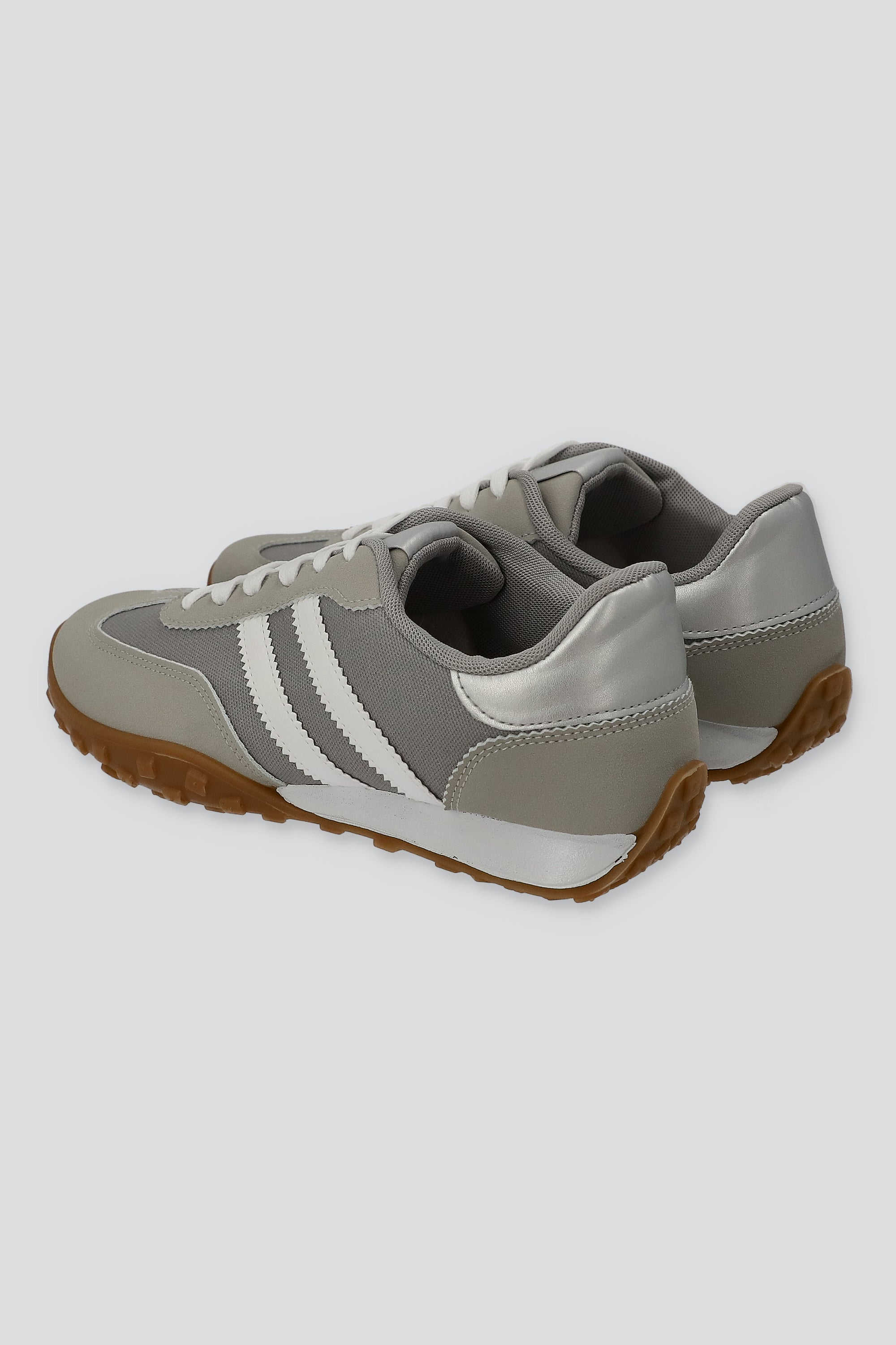 Tenis casual lineas impermeable GRIS