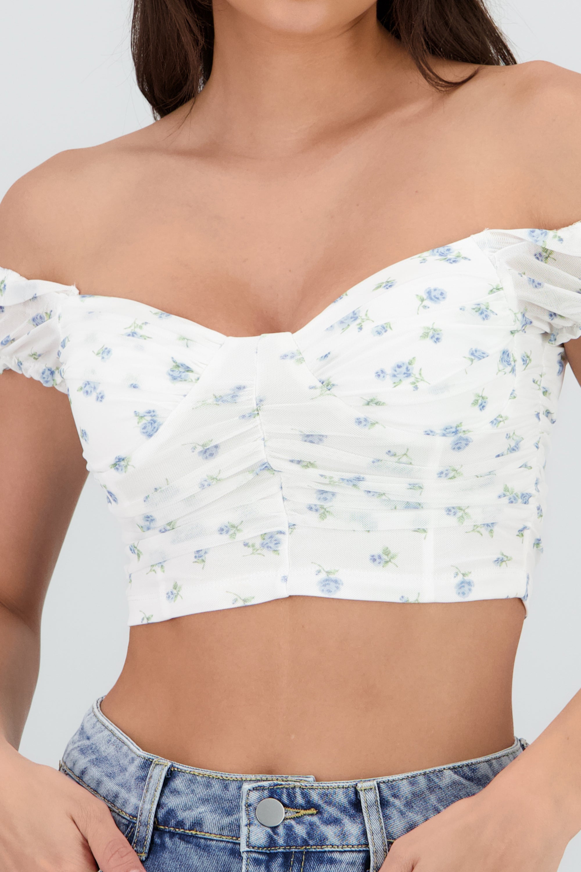 Top con copas frunce estampado de flores BLANCO COMBO