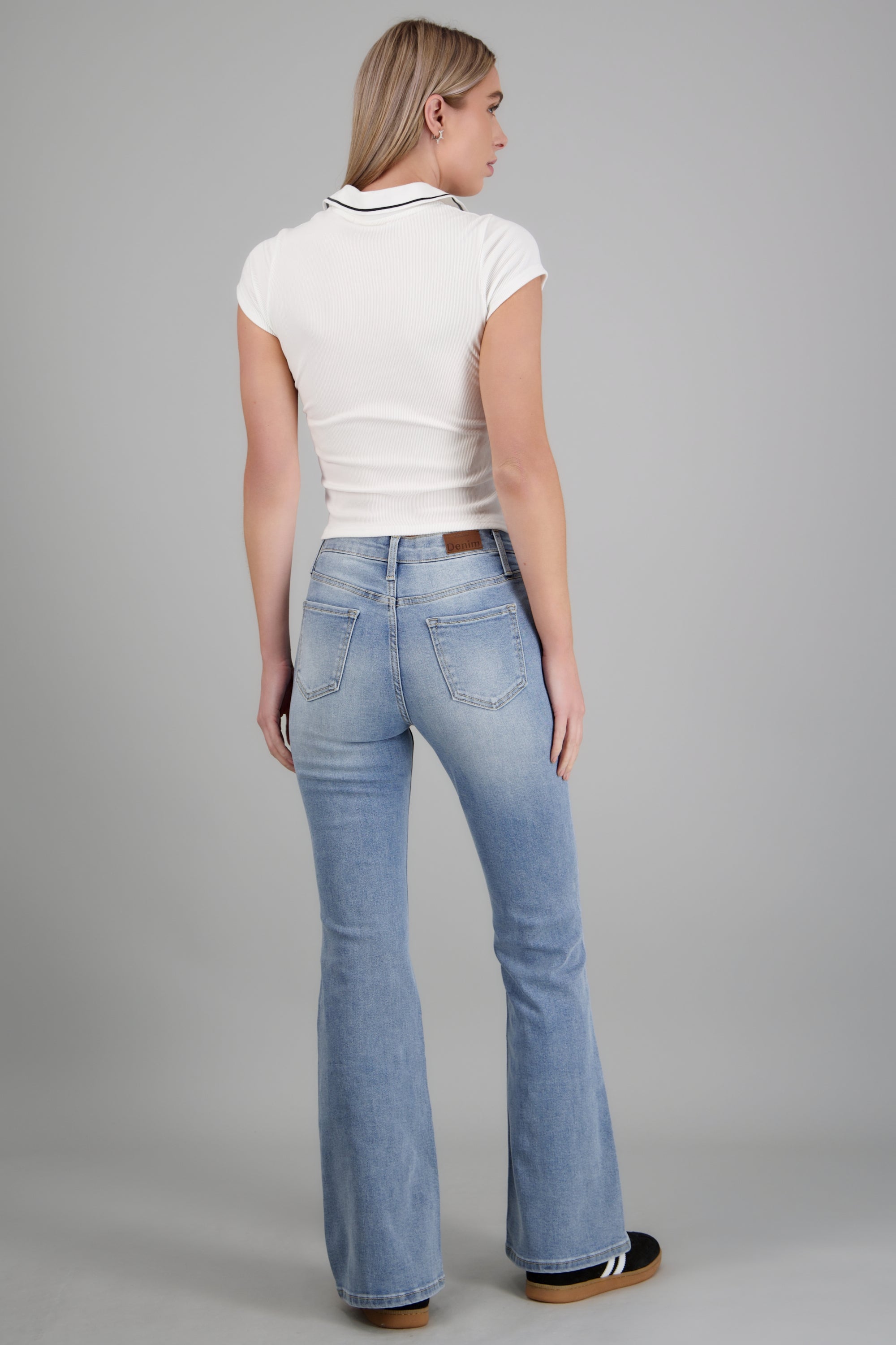 Jeans flare cintura media BLEACHED