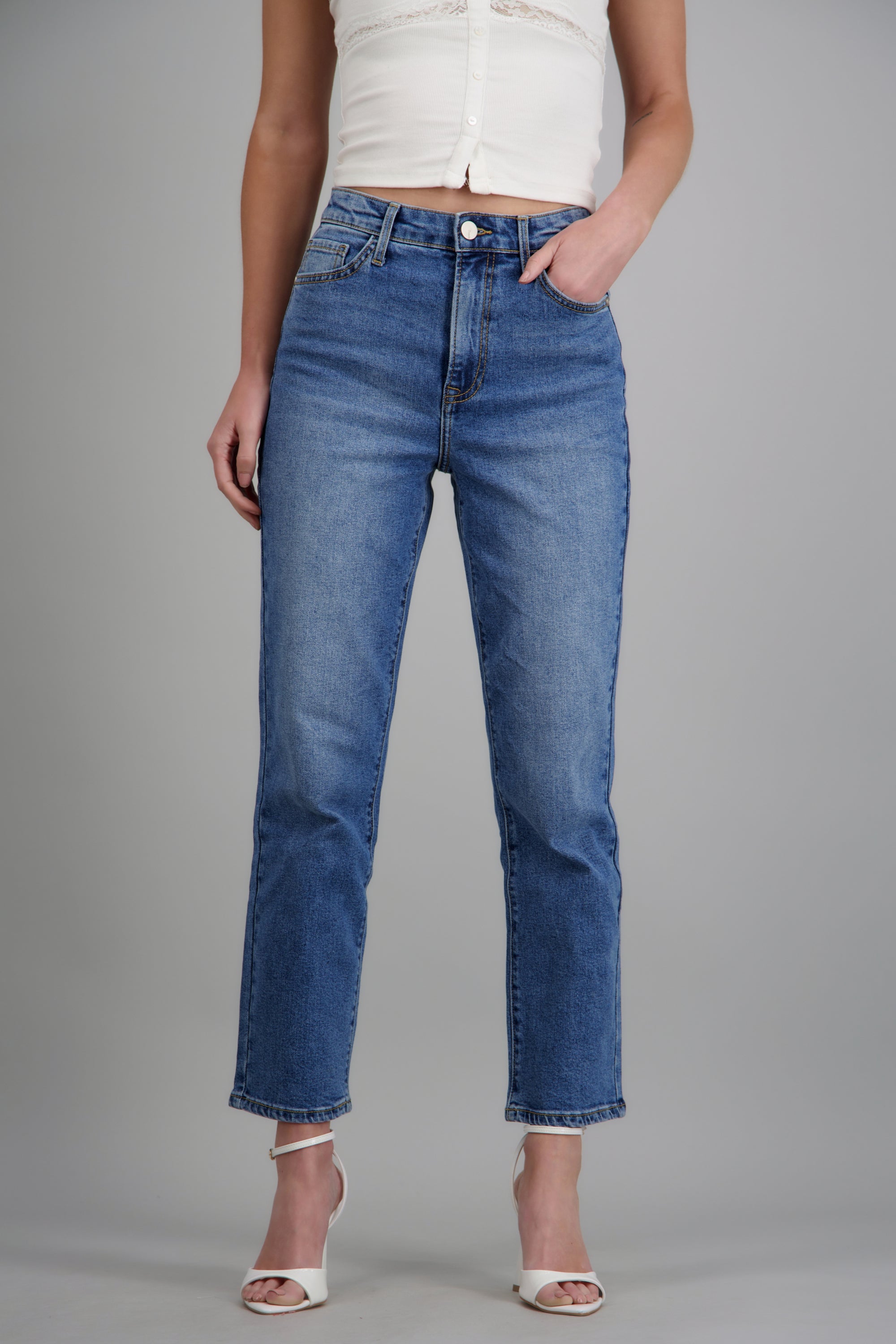 MEDIUM WASH