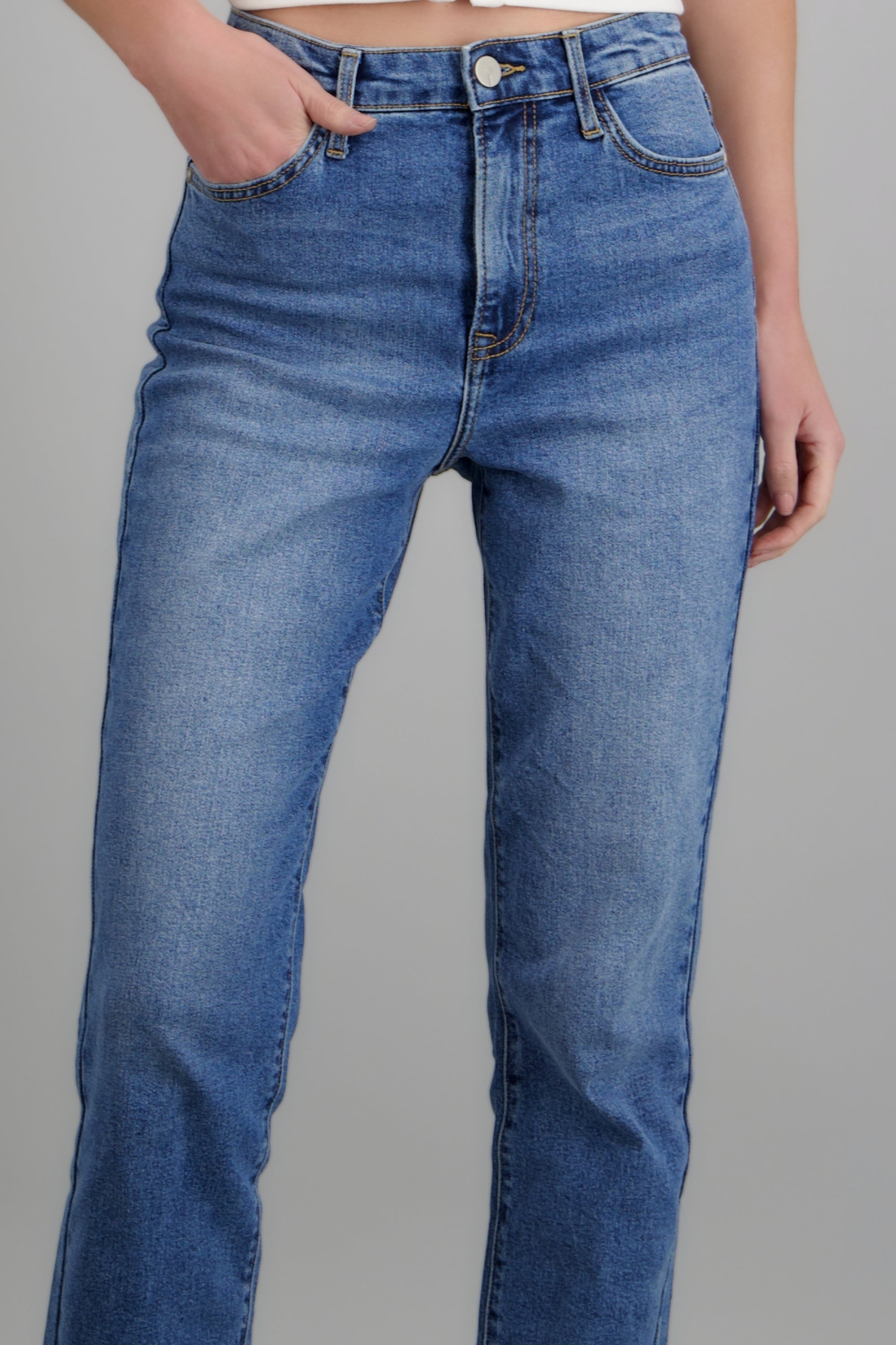 MEDIUM WASH