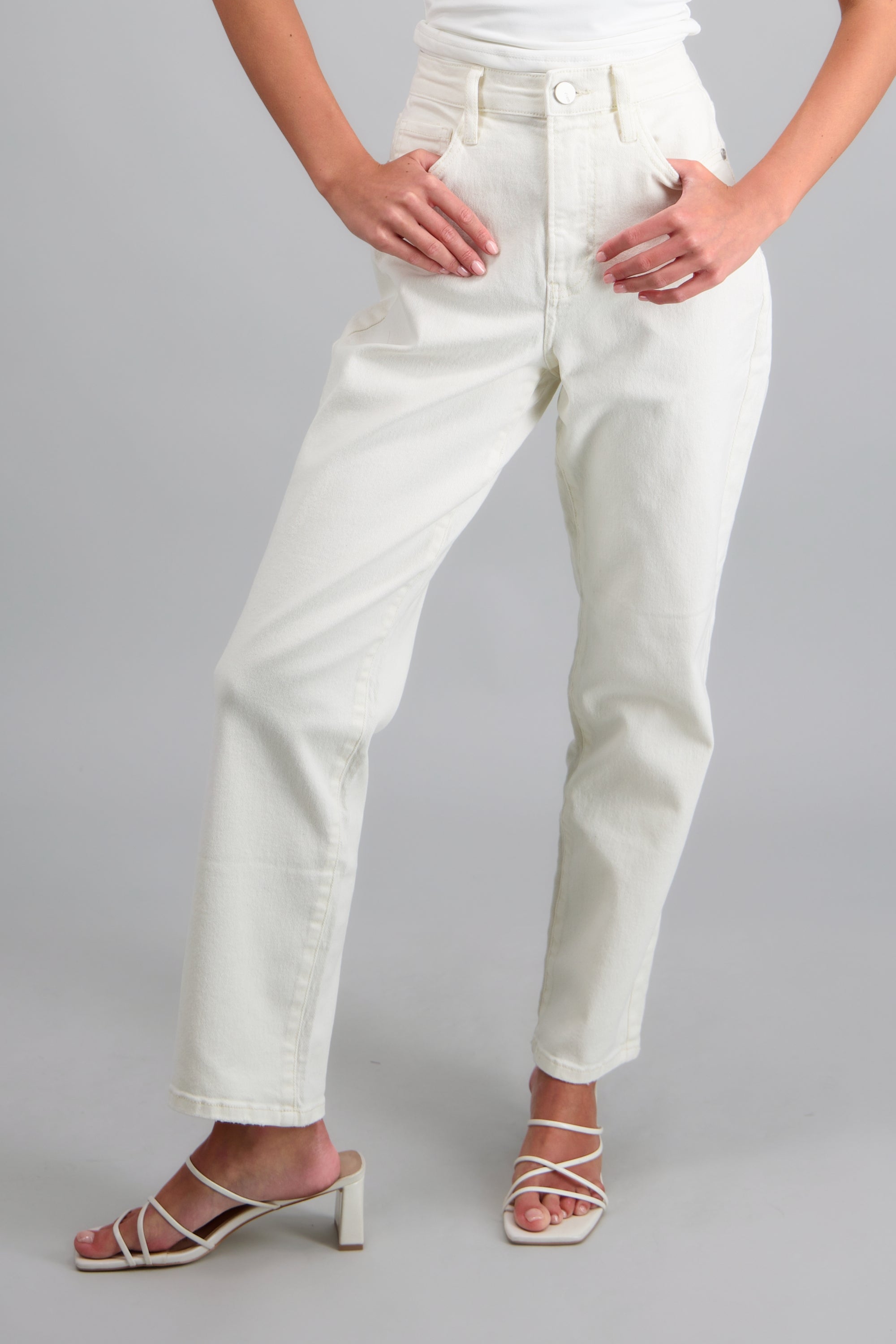 JEANS STRAIGHT MID RISE HUESO