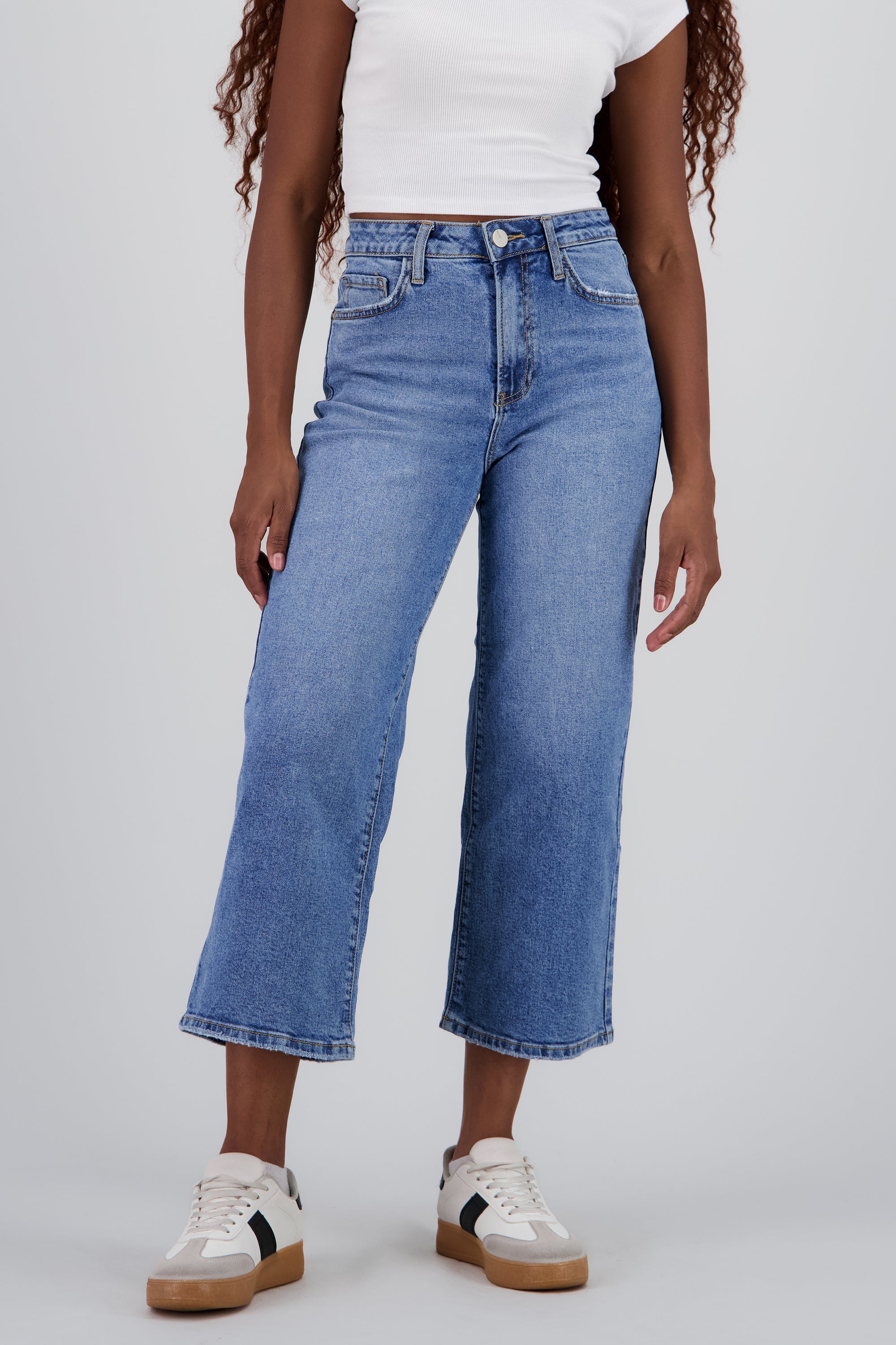 MEDIUM WASH