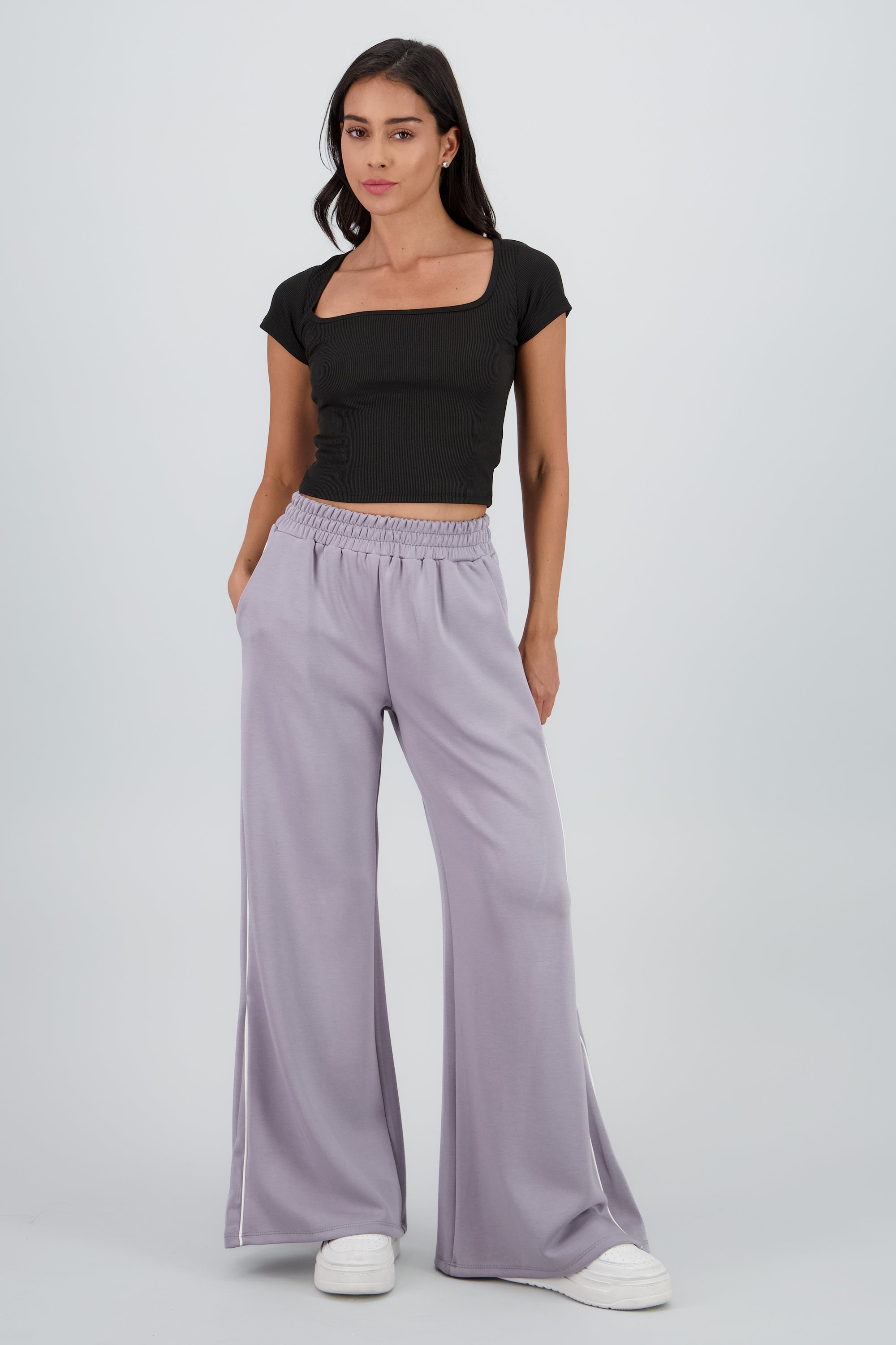 Pantalon amplio detalle linea contraste GRIS CLARO