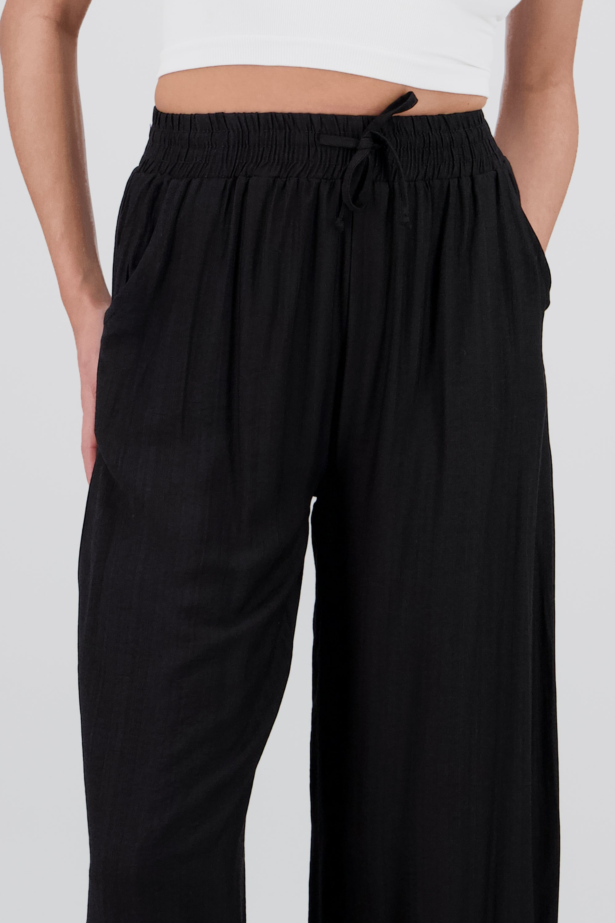 PANTALON AMPLIO NEGRO