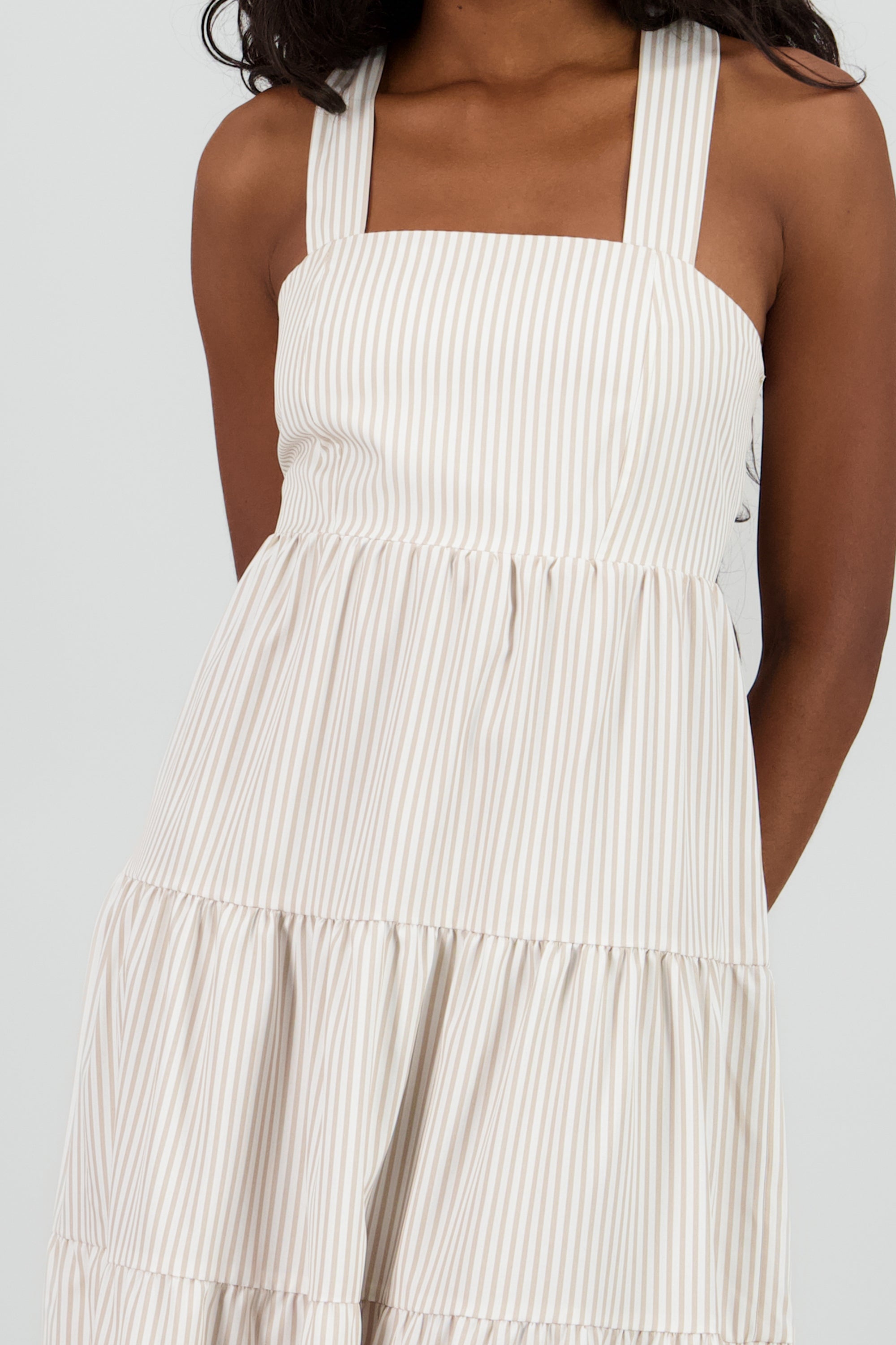 Vestido midi tirantes gruesos olanes KHAKI COMBO