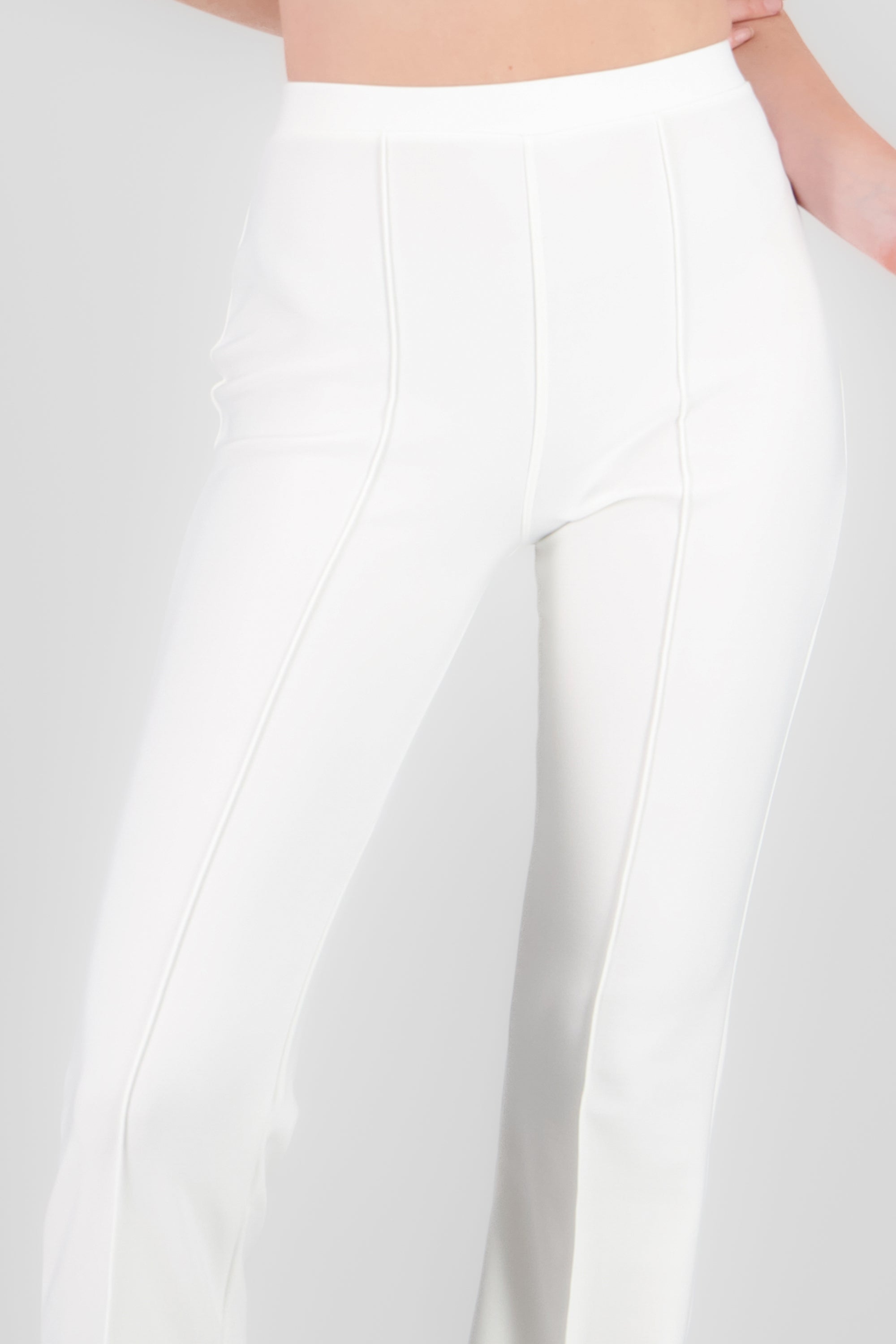 Pantalon flare con costruras BLANCO