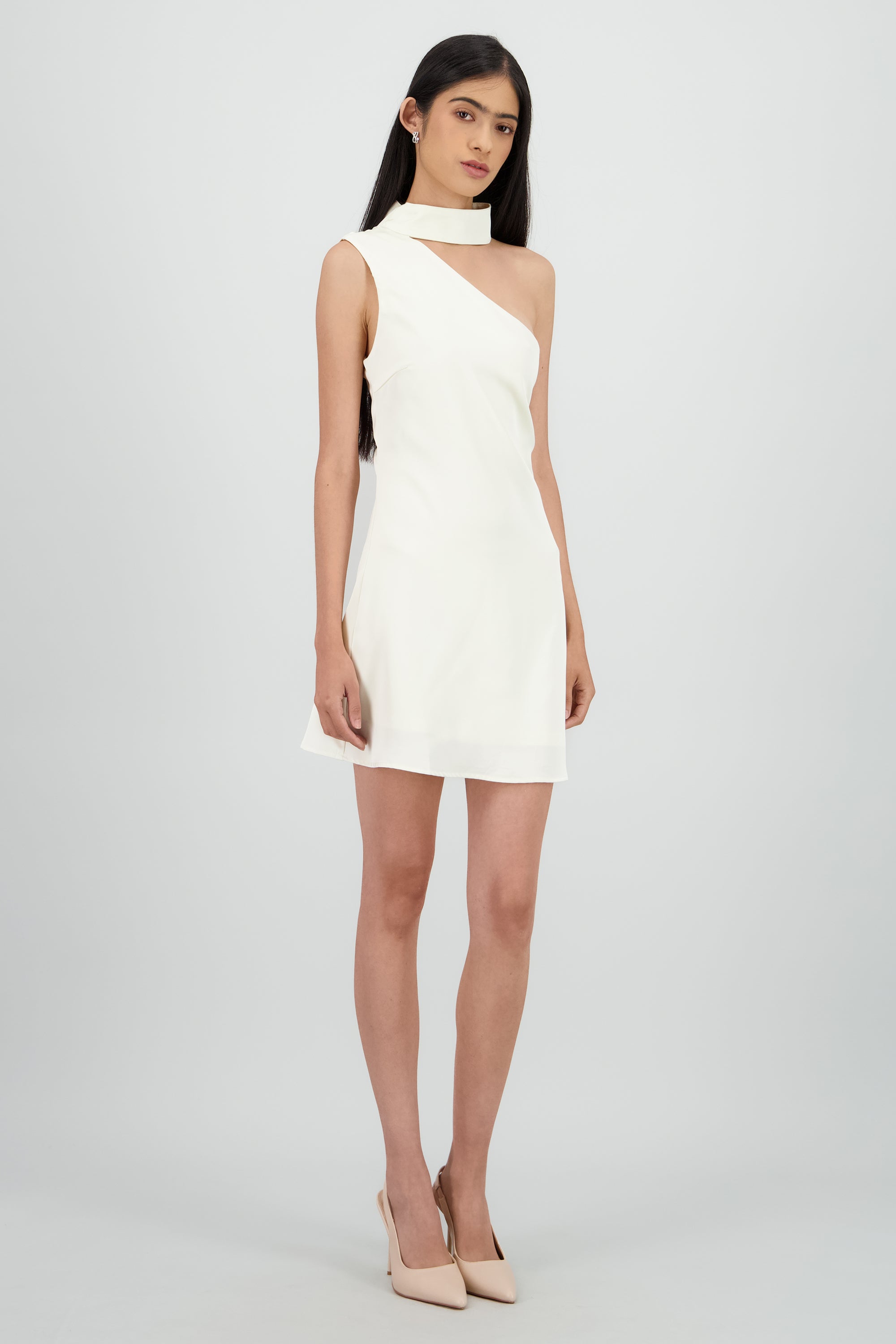 Vestido mini satin un hombro con bufanda CREMA