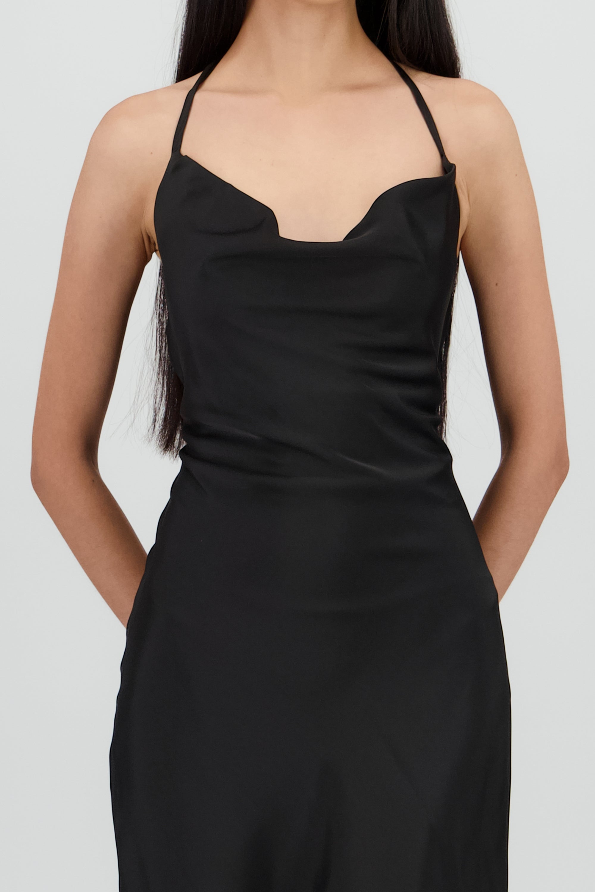 Vestido mini santin con espalda abierta NEGRO