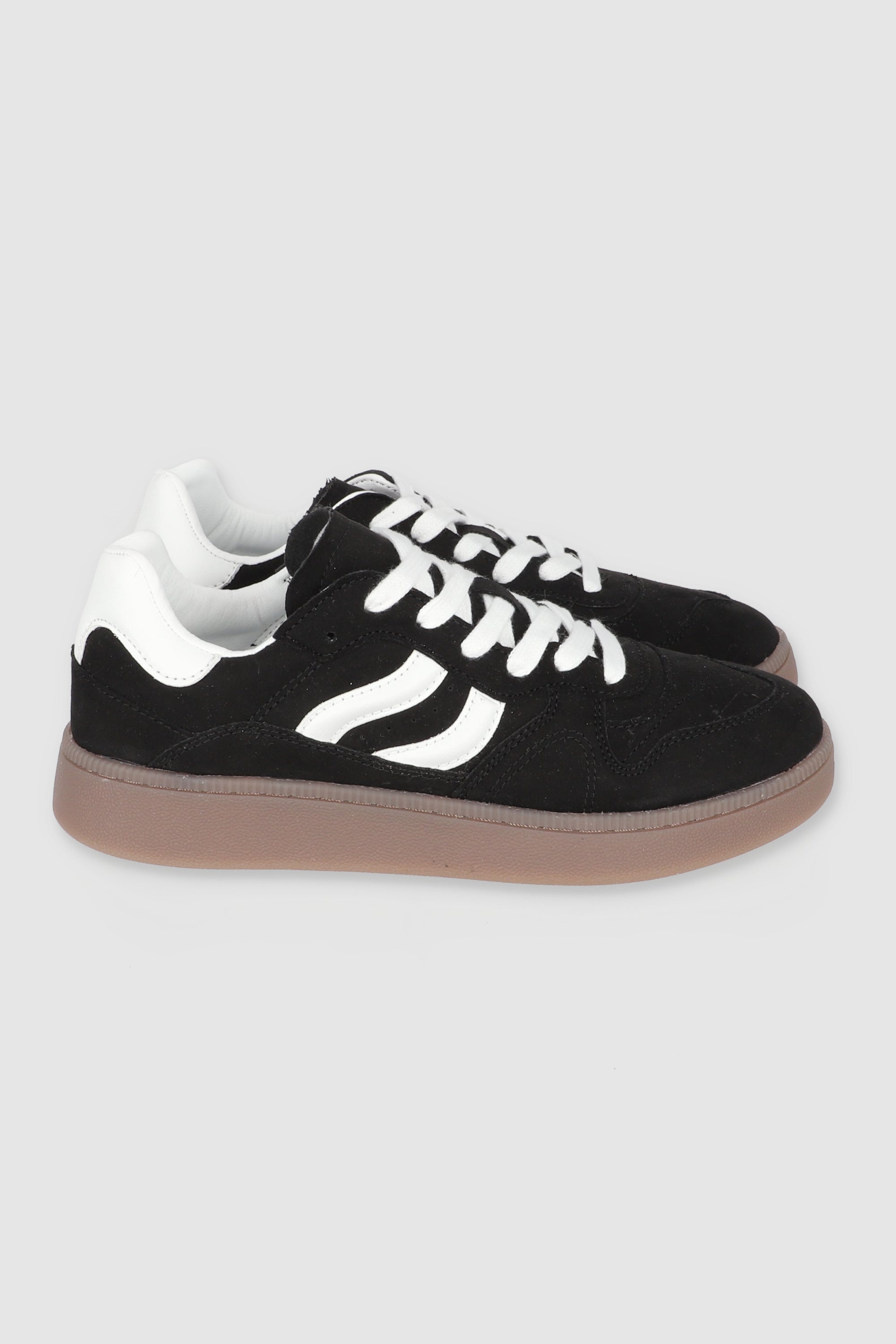 Tenis retro ondas gamucina NEGRO