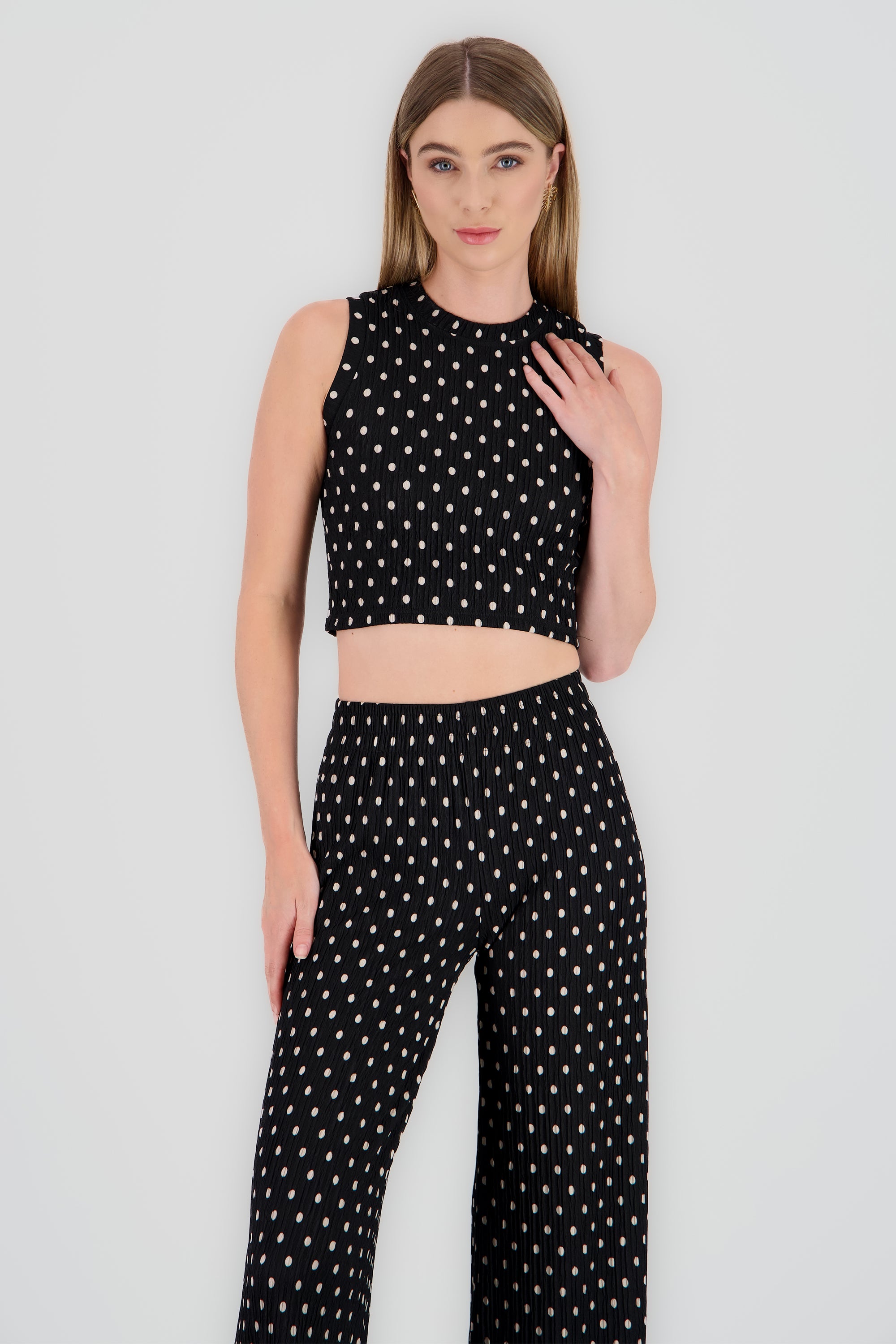 Top corto textura polkas NEGRO COMBO