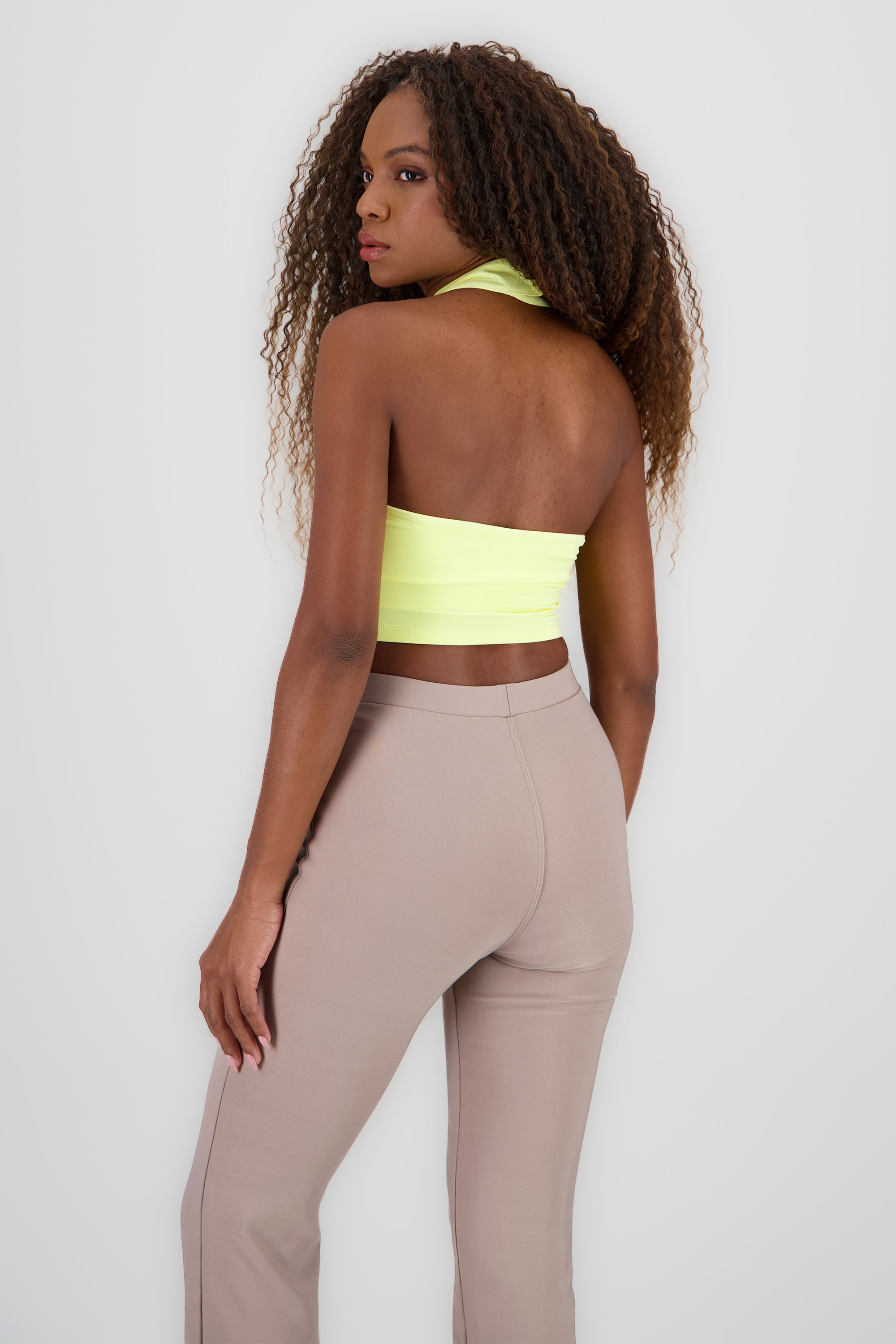 Top corto halter liso AMARILLO