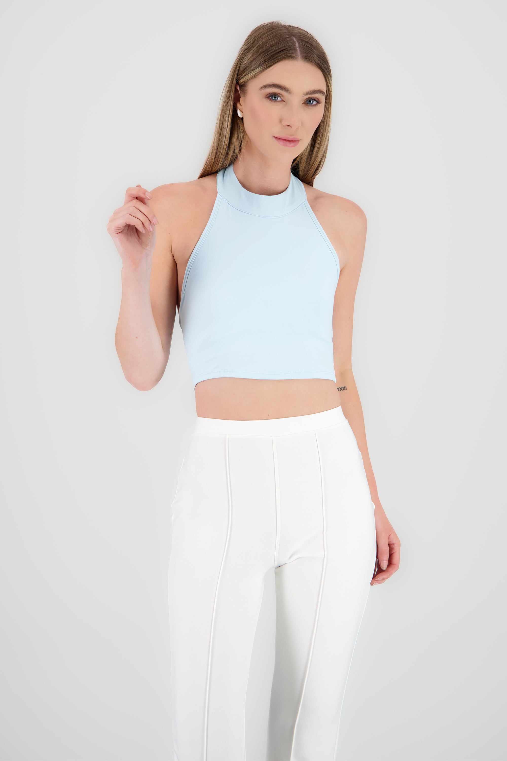 Top corto halter liso AZUL CIELO