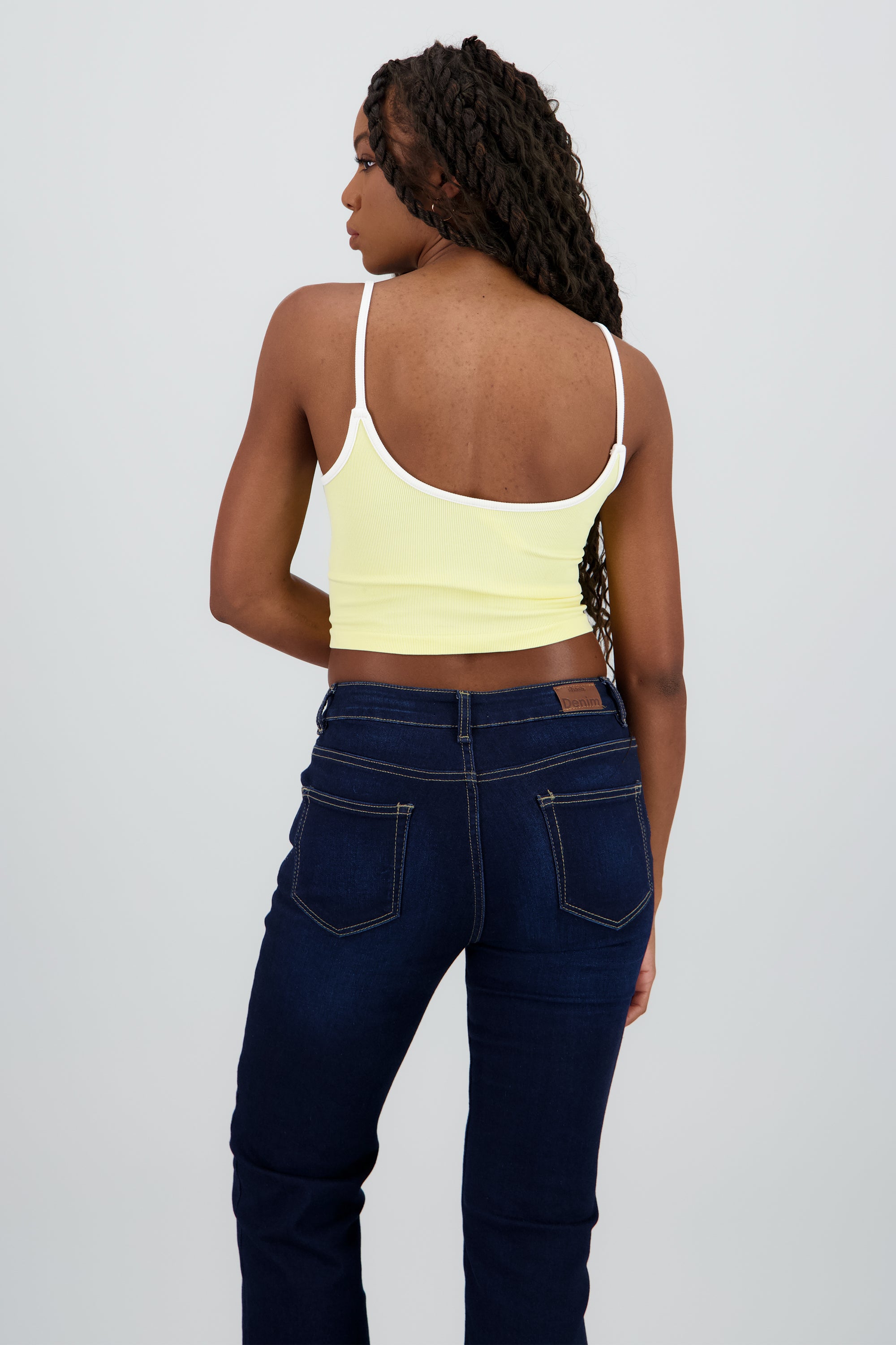 Top corto tirantes y contraste AMARILLO