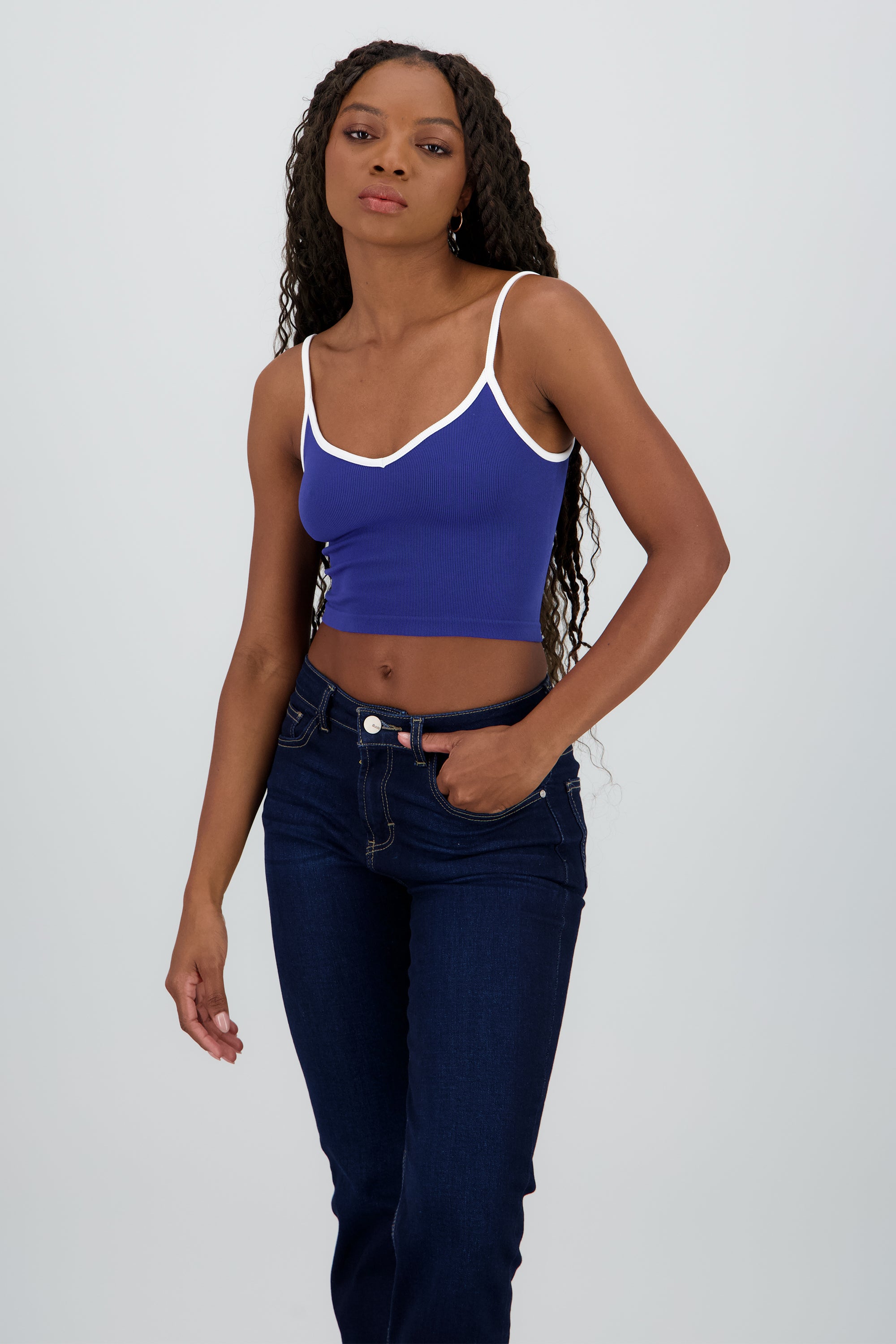 Top corto tirantes y contraste MARINO