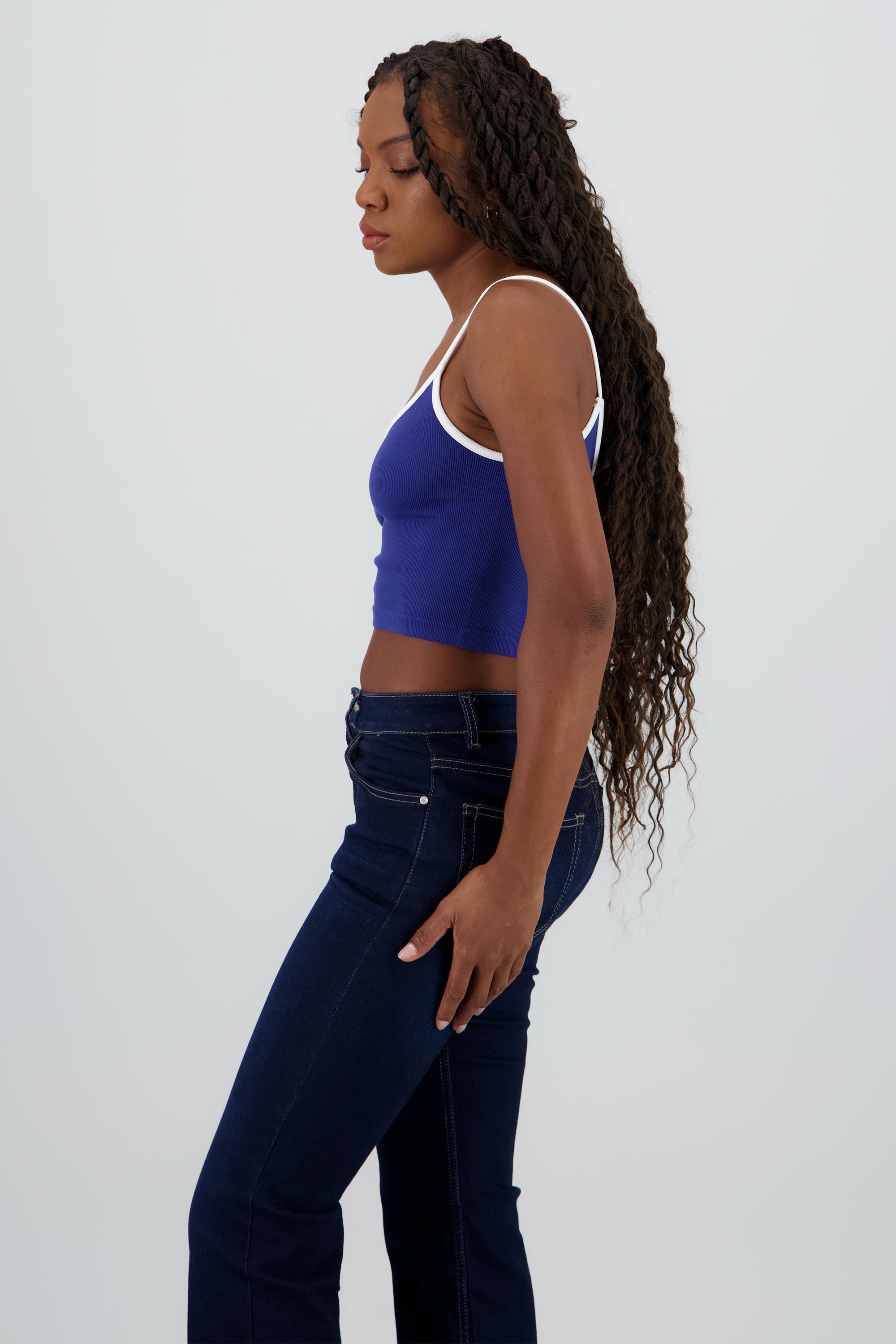 Top corto tirantes y contraste MARINO