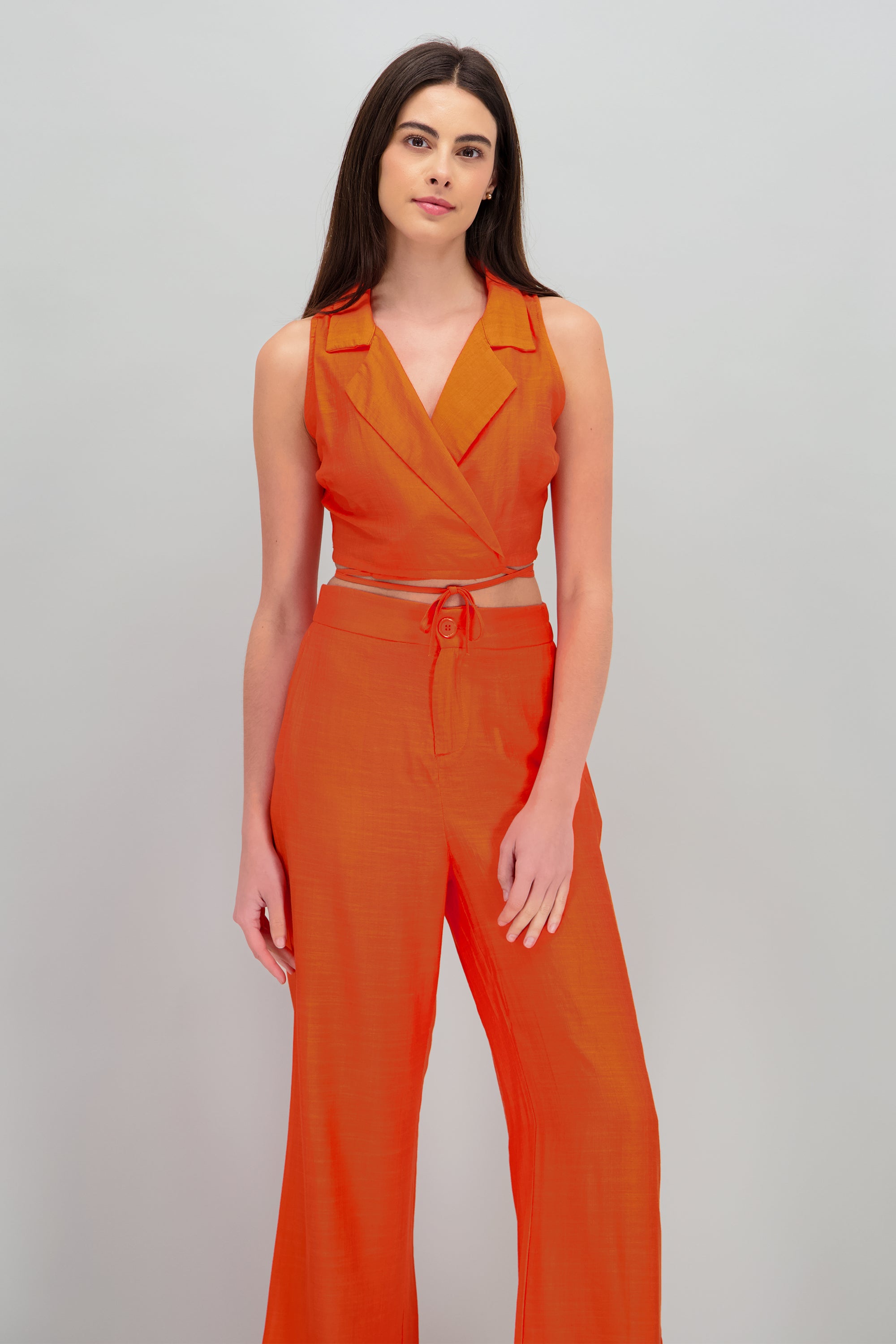 Chaleco crop detalle amarre NARANJA