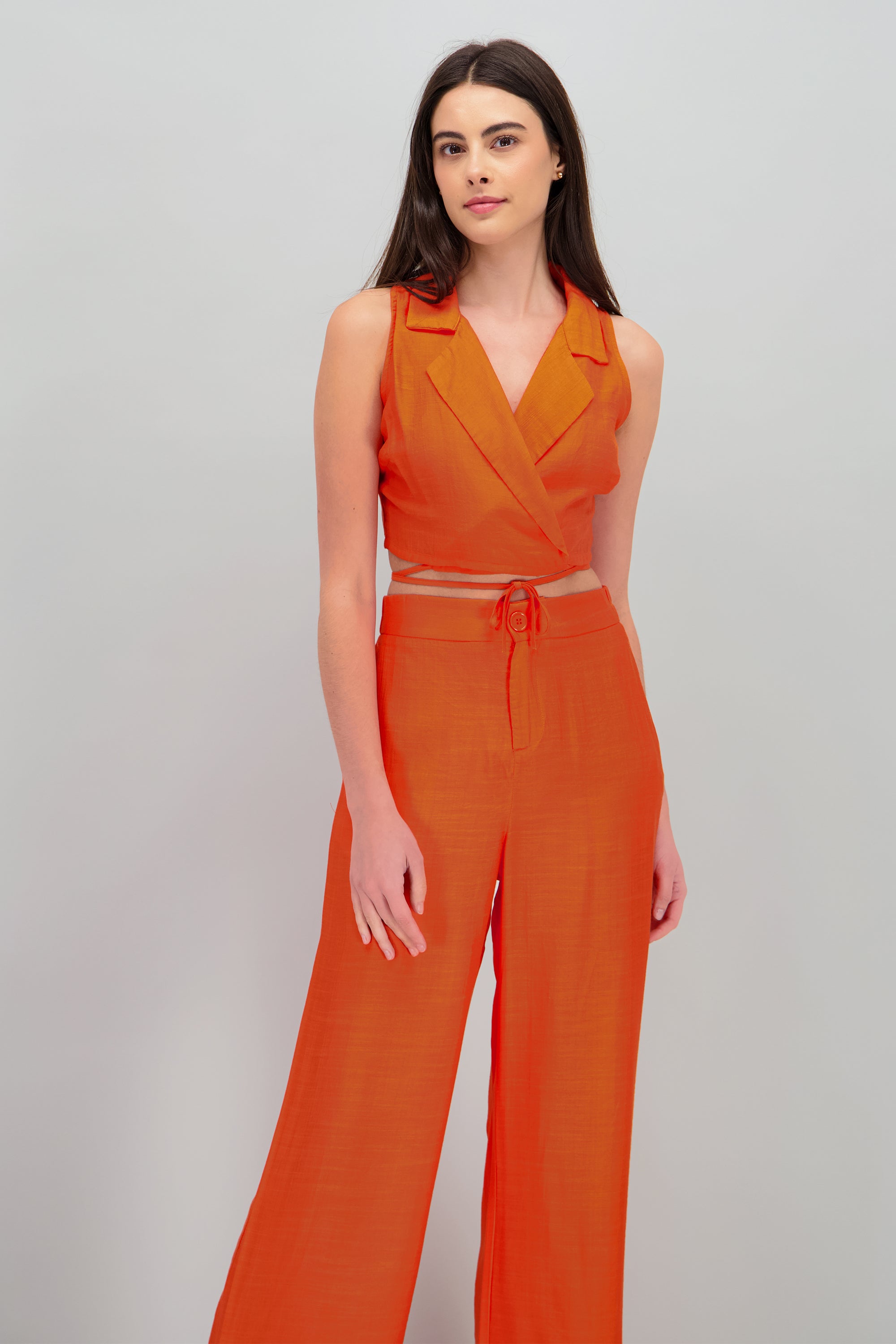 Chaleco crop detalle amarre NARANJA