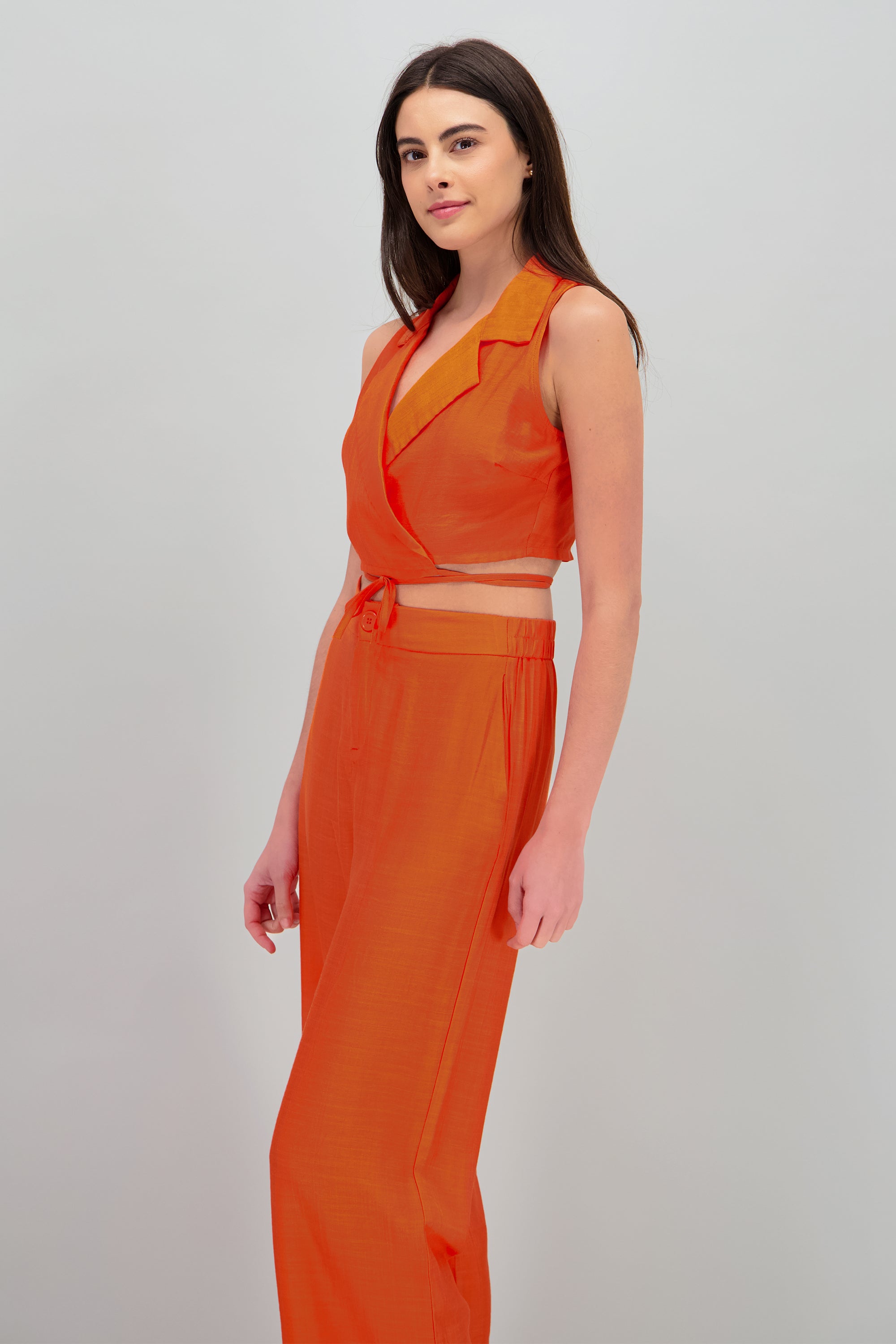 Chaleco crop detalle amarre NARANJA